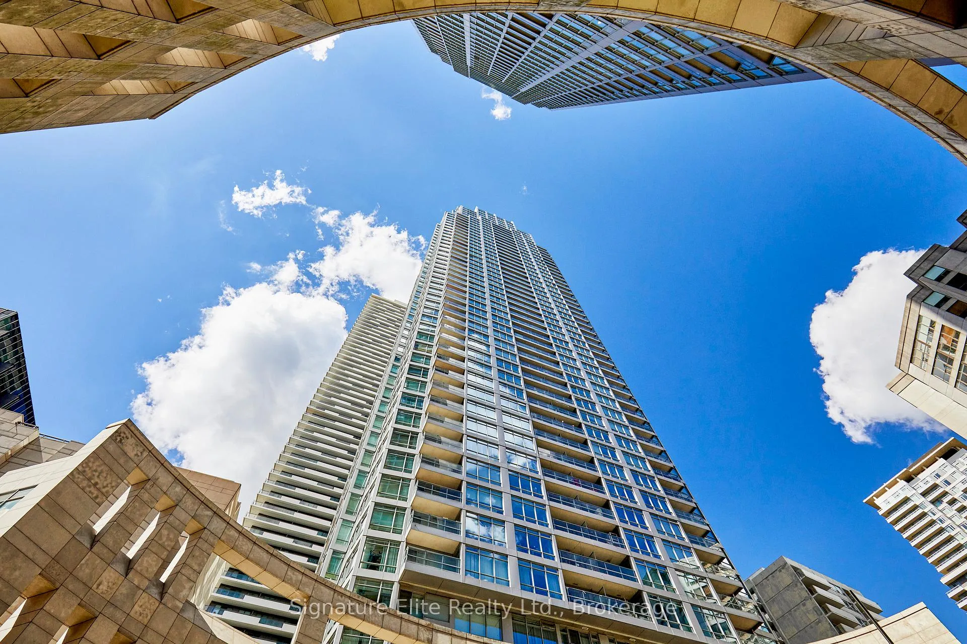 Photo 2 of Unit 3209, 2191 Yonge Street, Toronto, Mount Pleasant West — HOMEH