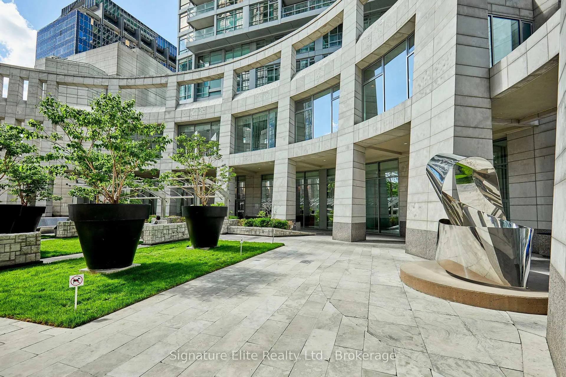 Photo 3 of Unit 3209, 2191 Yonge Street, Toronto, Mount Pleasant West — HOMEH