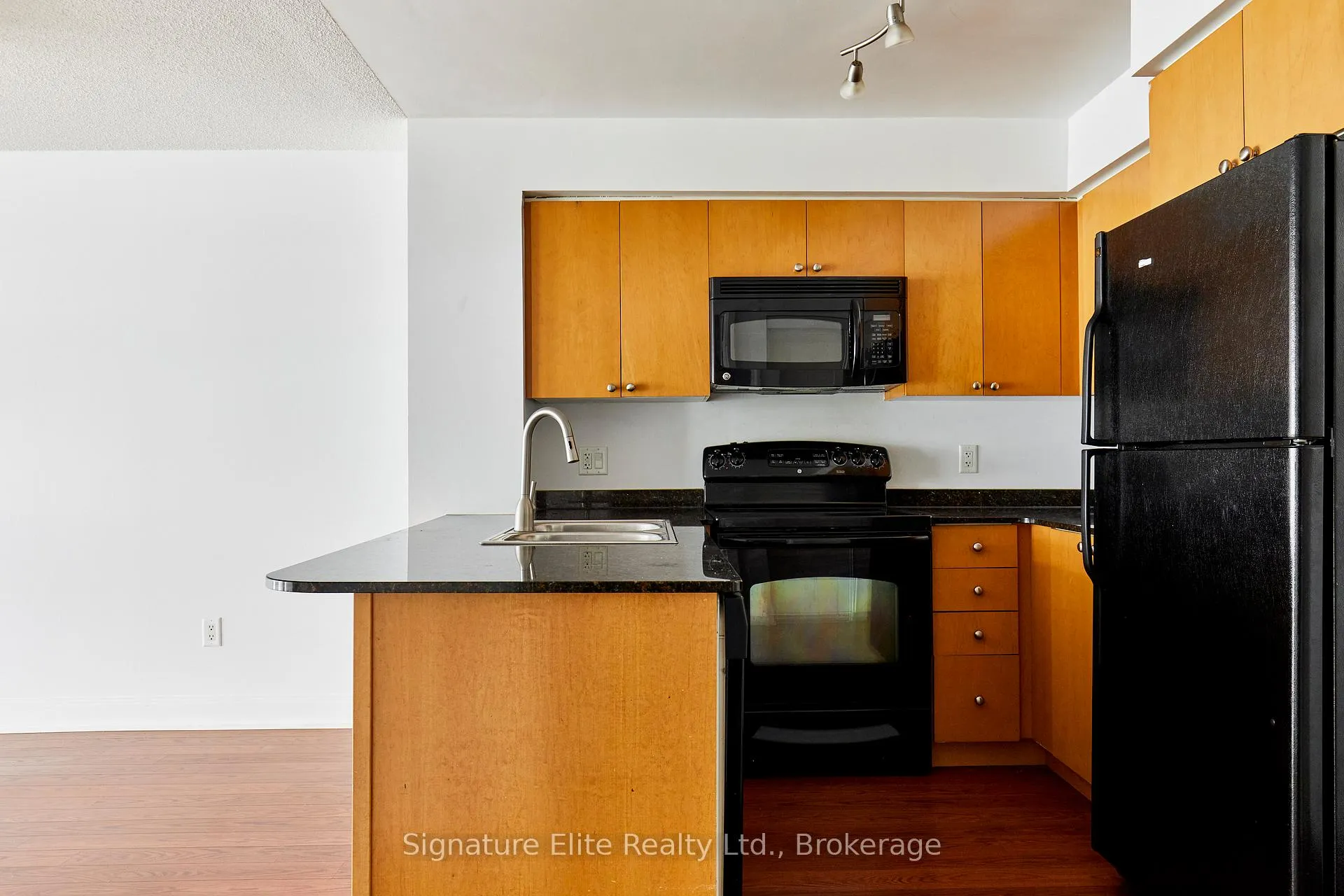 Photo 7 of Unit 3209, 2191 Yonge Street, Toronto, Mount Pleasant West — HOMEH