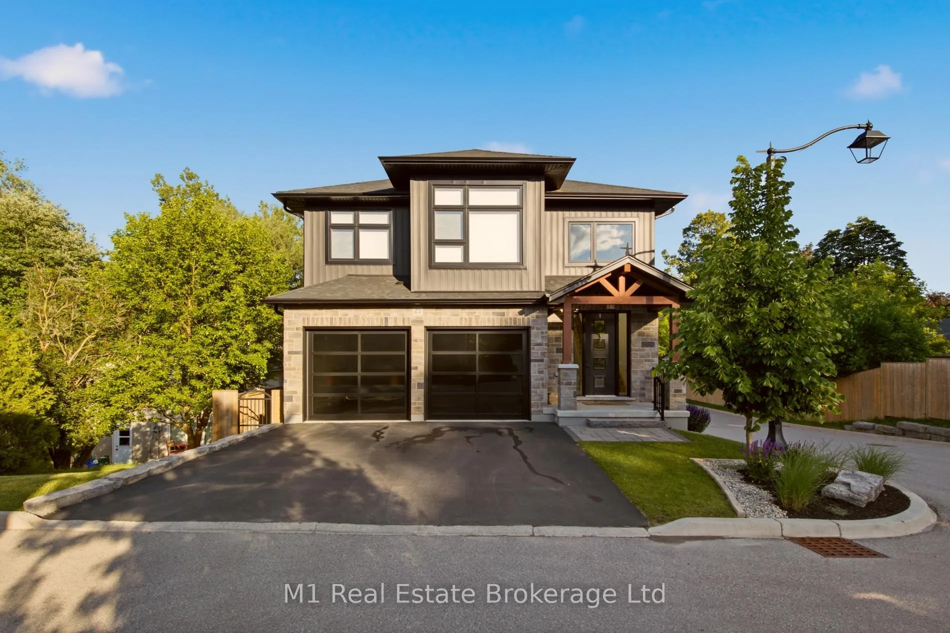 Photo 2 of 25 Creekside Terrace, Centre Wellington, Fergus — HOMEH