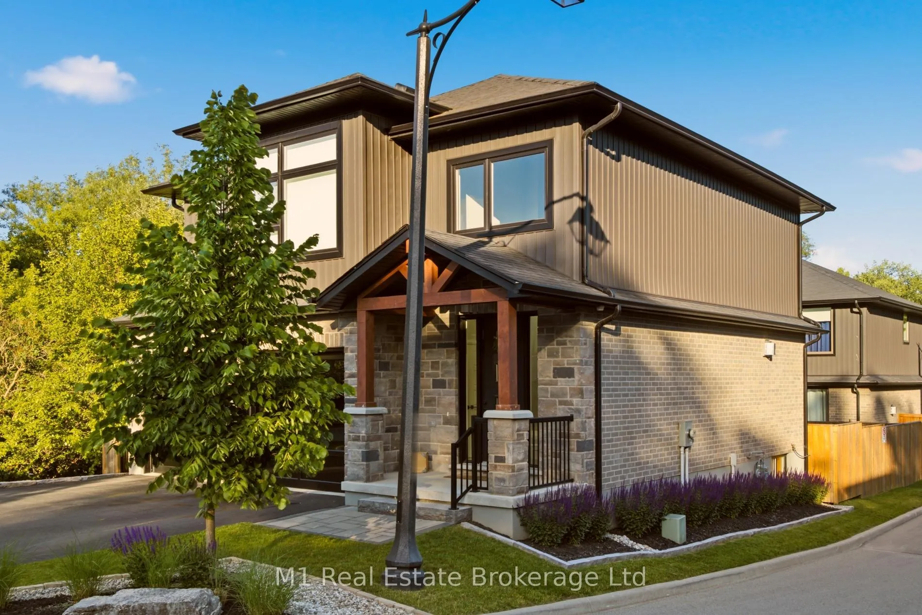 Photo 3 of 25 Creekside Terrace, Centre Wellington, Fergus — HOMEH