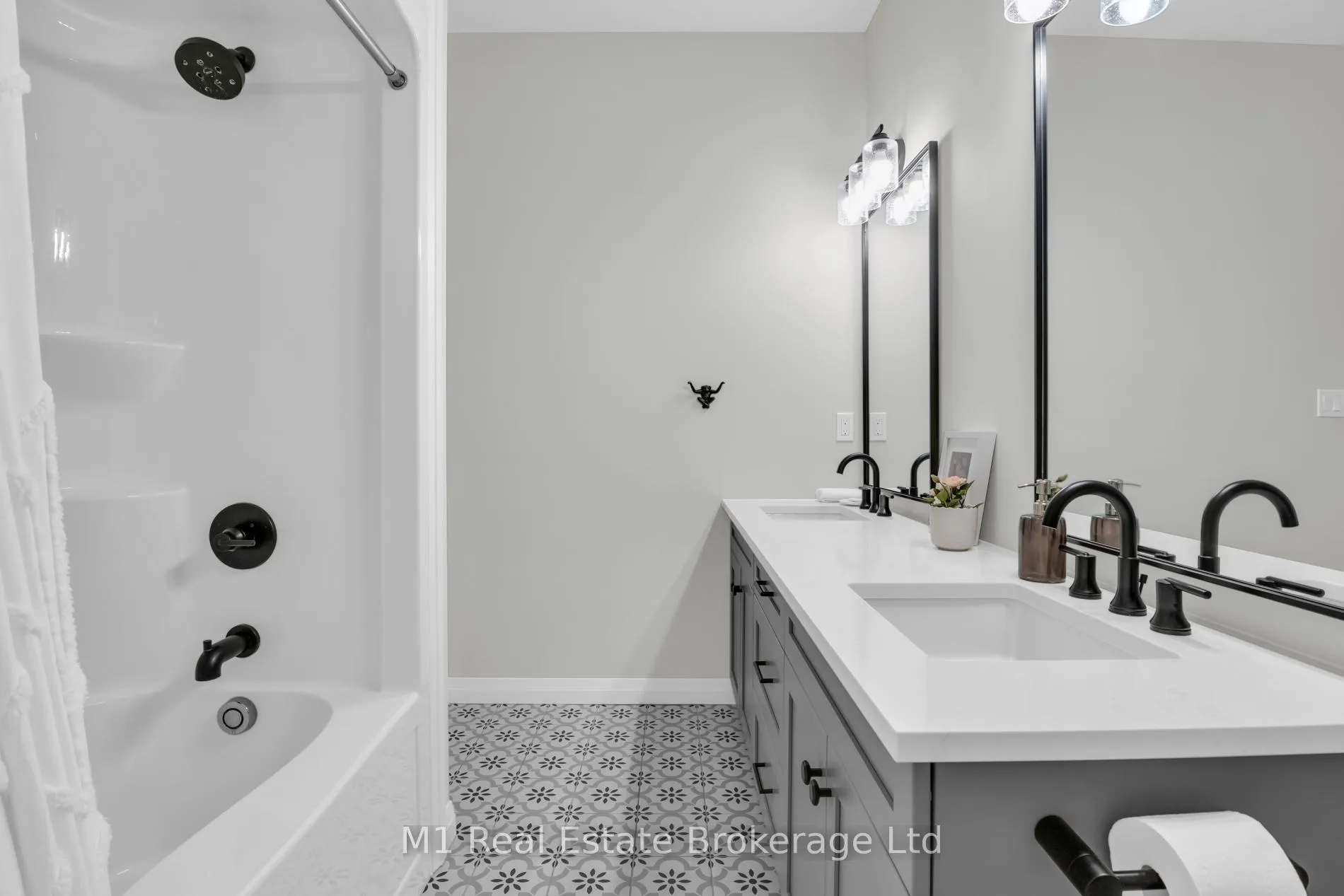 Photo 27 of 25 Creekside Terrace, Centre Wellington, Fergus — HOMEH