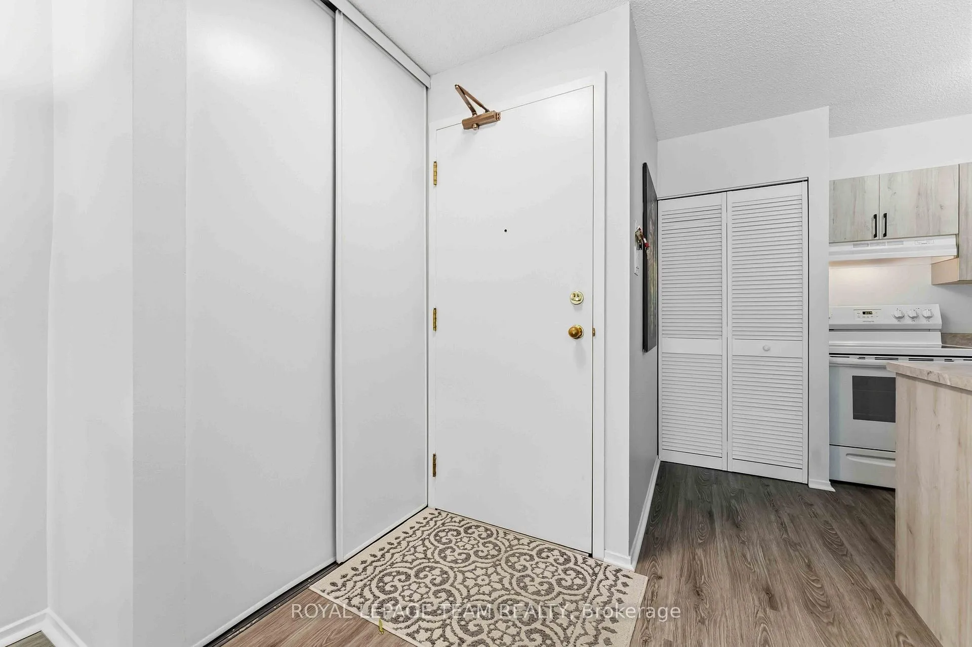 Photo 6 of Unit 203, 110 Forward Avenue, Ottawa, Mechanicsville — HOMEH