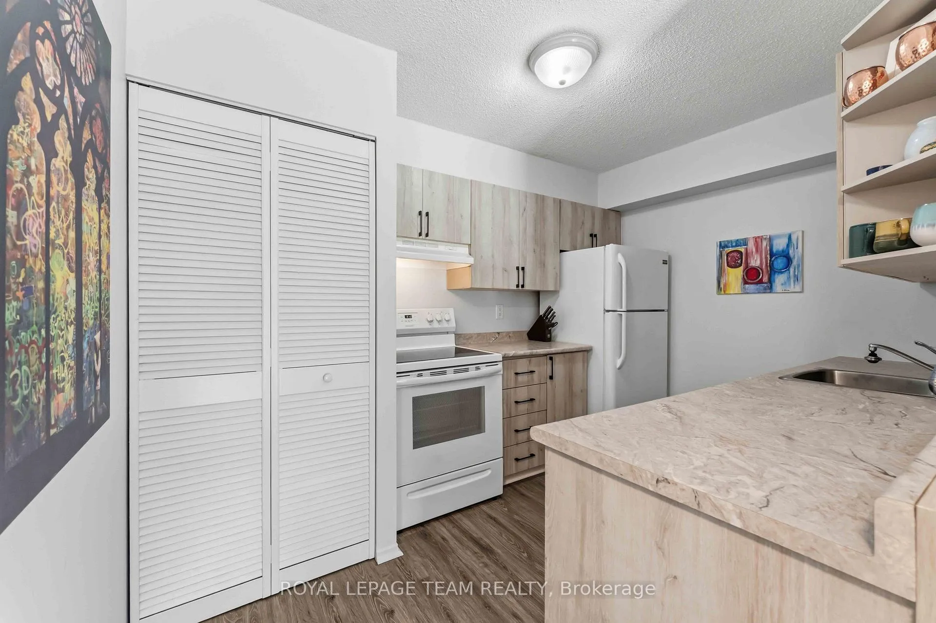 Photo 7 of Unit 203, 110 Forward Avenue, Ottawa, Mechanicsville — HOMEH