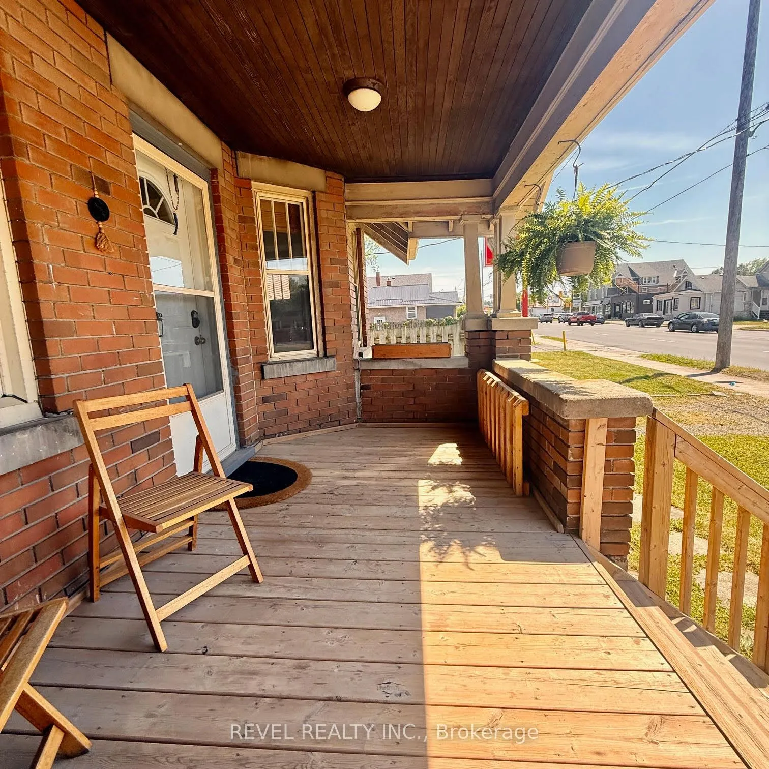 Photo 2 of 368 Wharncliffe Road S, London, South F — HOMEH