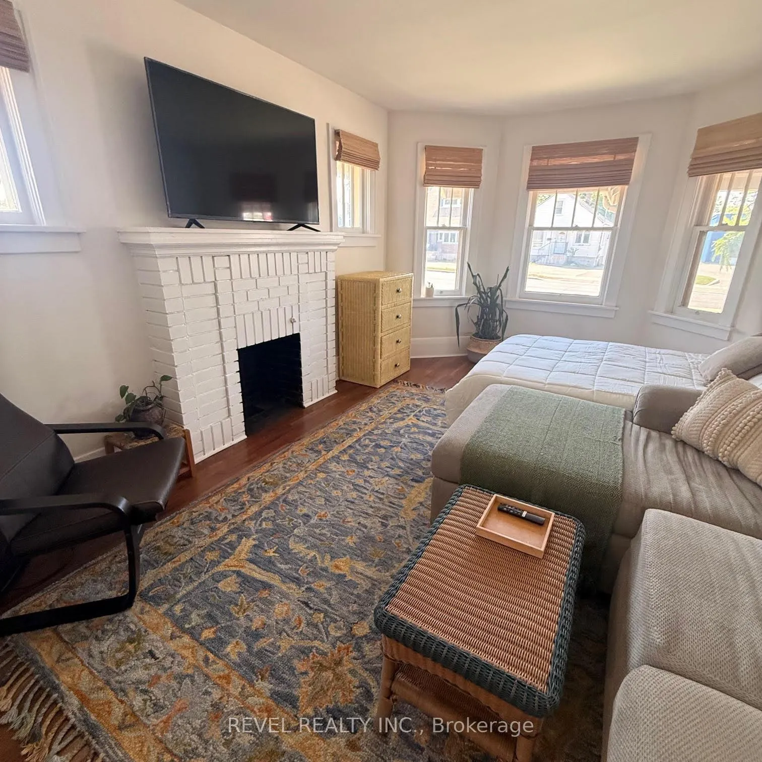Photo 7 of 368 Wharncliffe Road S, London, South F — HOMEH