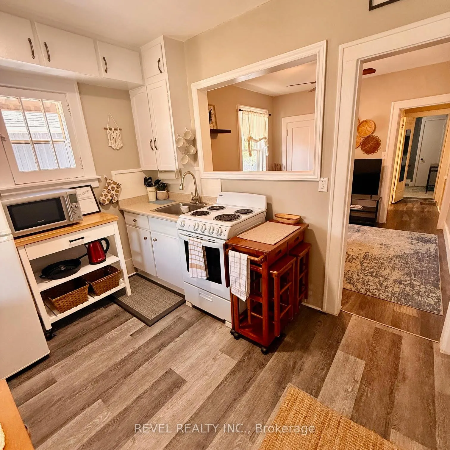 Photo 9 of 368 Wharncliffe Road S, London, South F — HOMEH