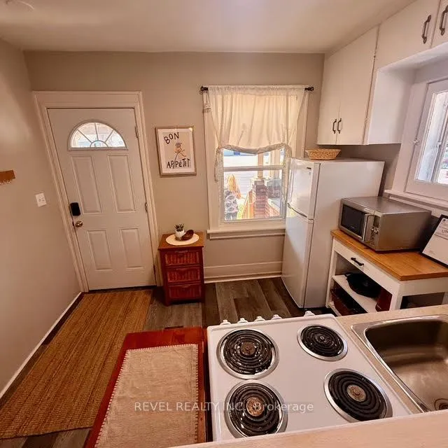 Photo 10 of 368 Wharncliffe Road S, London, South F — HOMEH