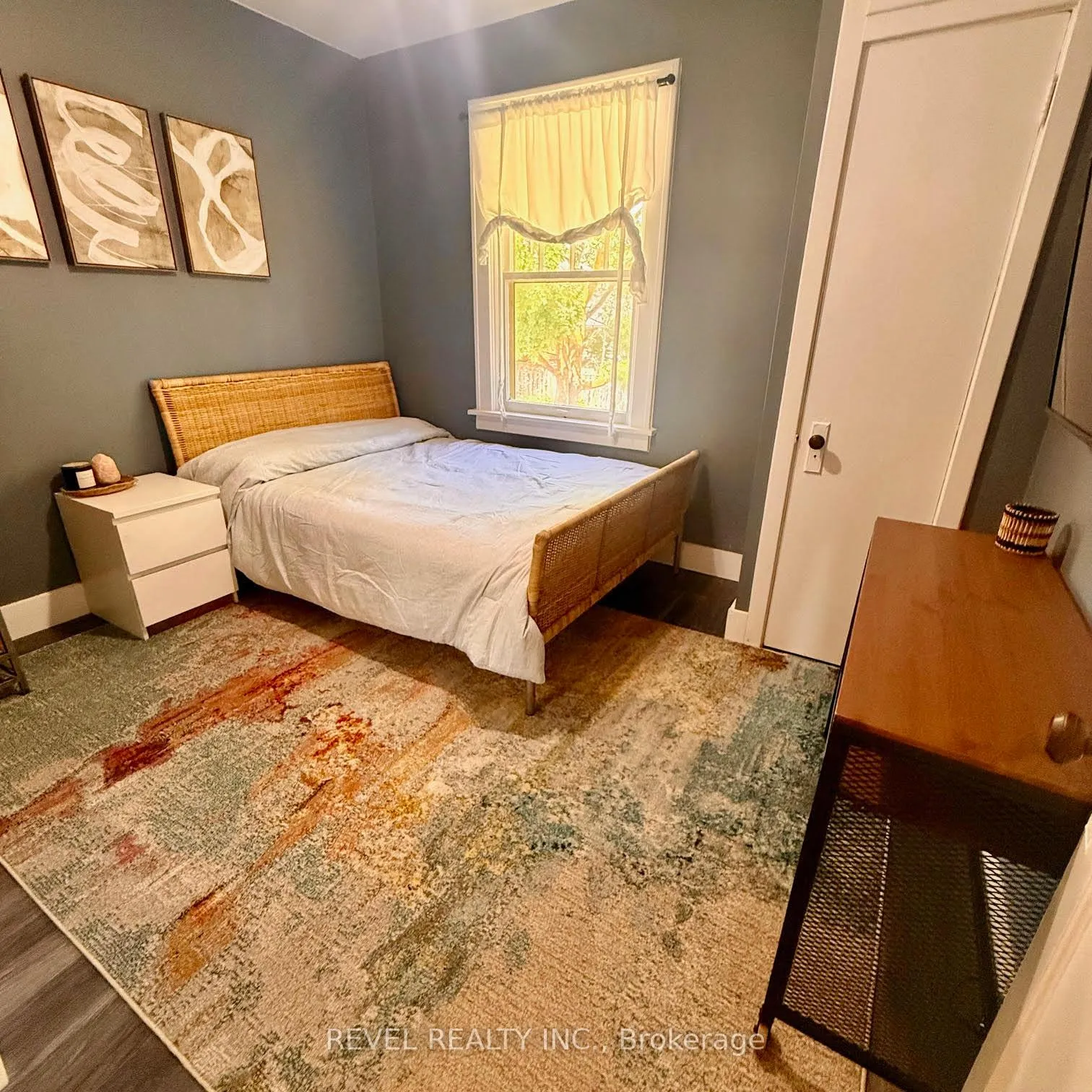 Photo 13 of 368 Wharncliffe Road S, London, South F — HOMEH