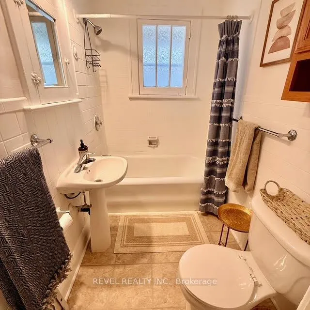 Photo 14 of 368 Wharncliffe Road S, London, South F — HOMEH