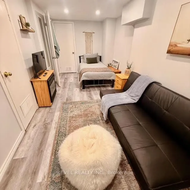 Photo 18 of 368 Wharncliffe Road S, London, South F — HOMEH