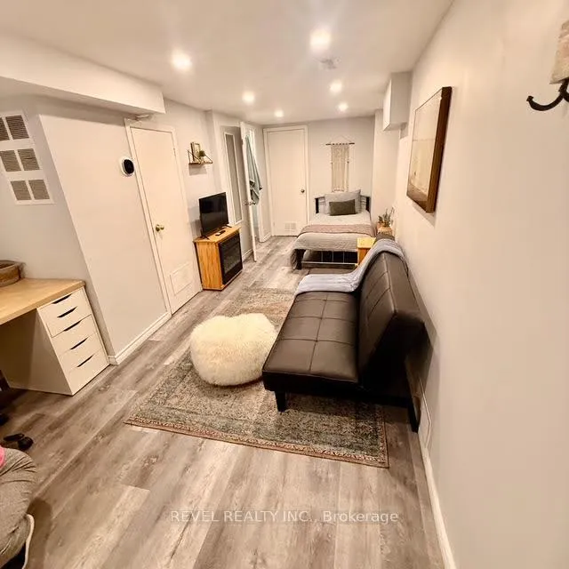 Photo 19 of 368 Wharncliffe Road S, London, South F — HOMEH