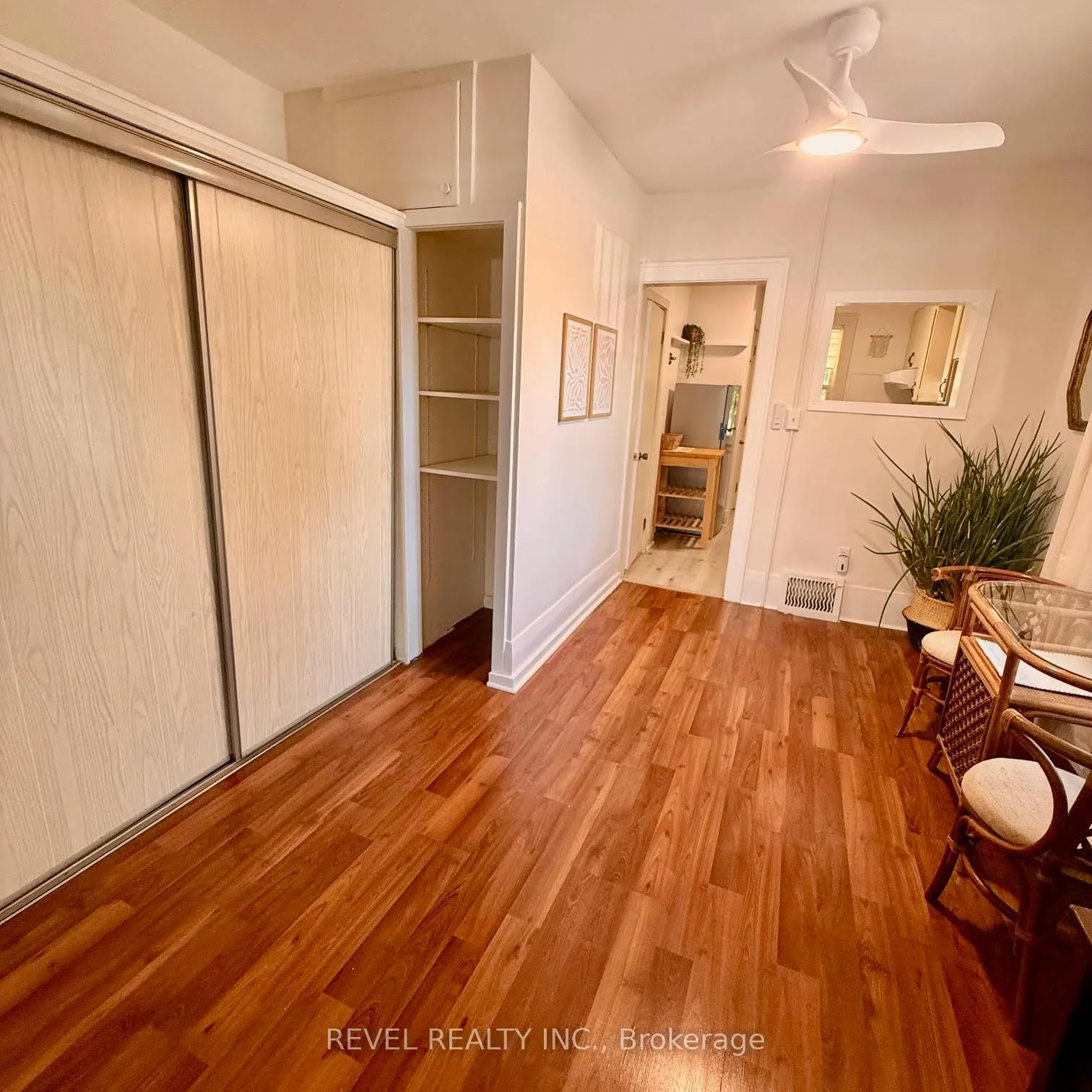 Photo 28 of 368 Wharncliffe Road S, London, South F — HOMEH