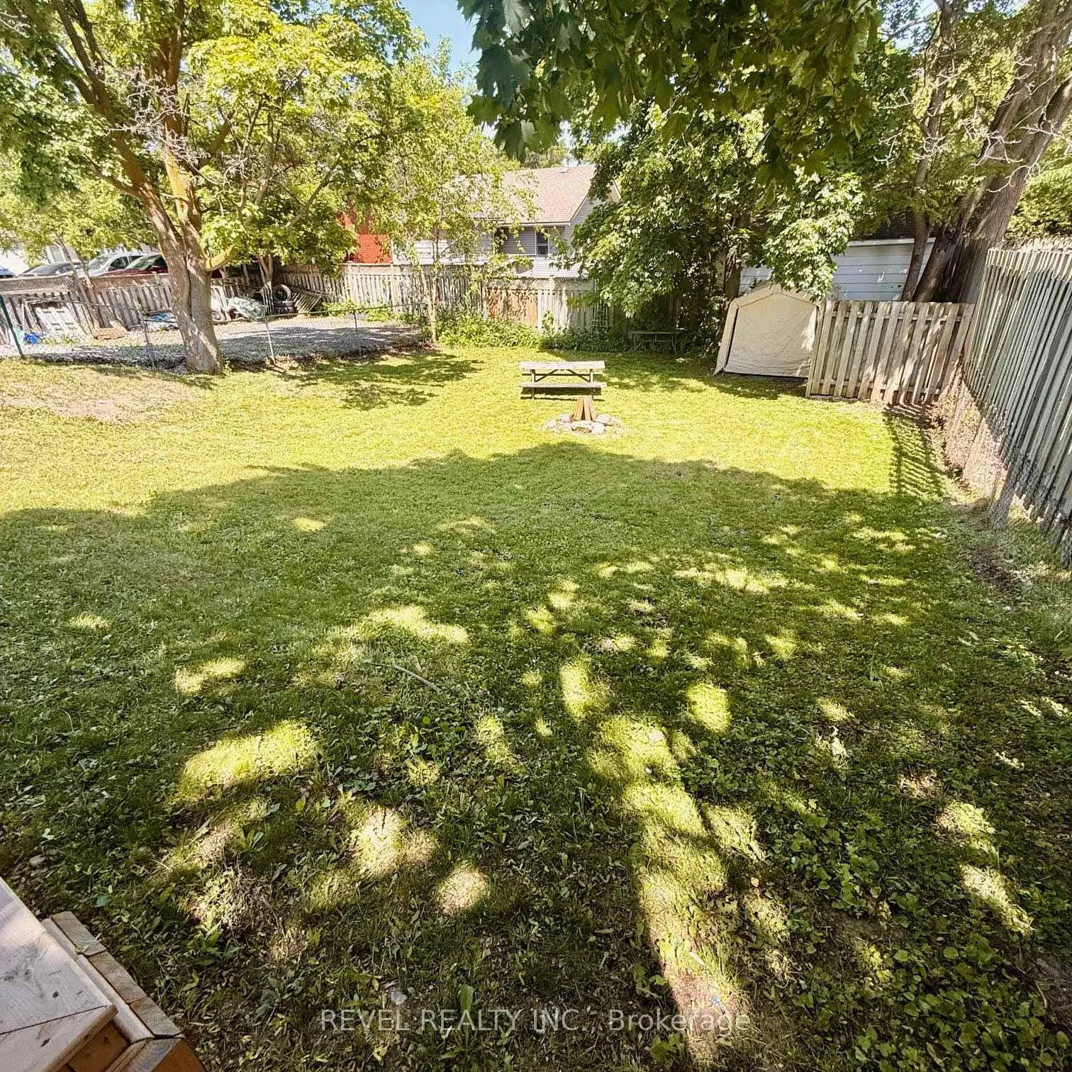 Photo 29 of 368 Wharncliffe Road S, London, South F — HOMEH