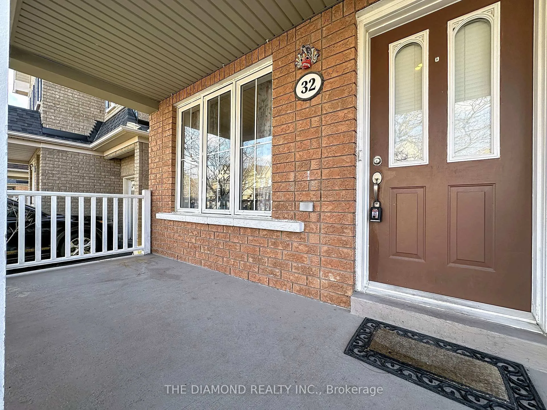 Photo 4 of 32 Marriner Crescent, Ajax, Northeast Ajax — HOMEH