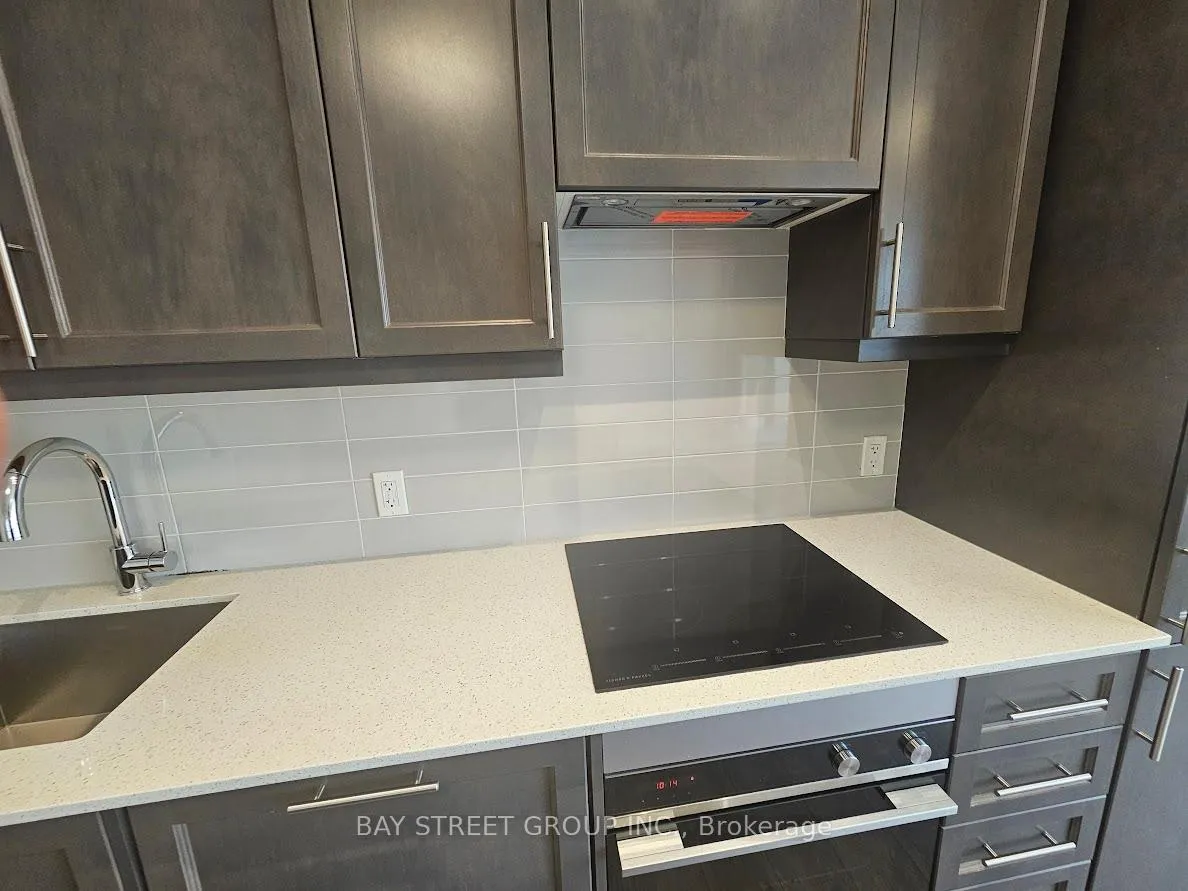 Photo 10 of Unit 2009, 9075 Jane Street, Vaughan, Concord — HOMEH