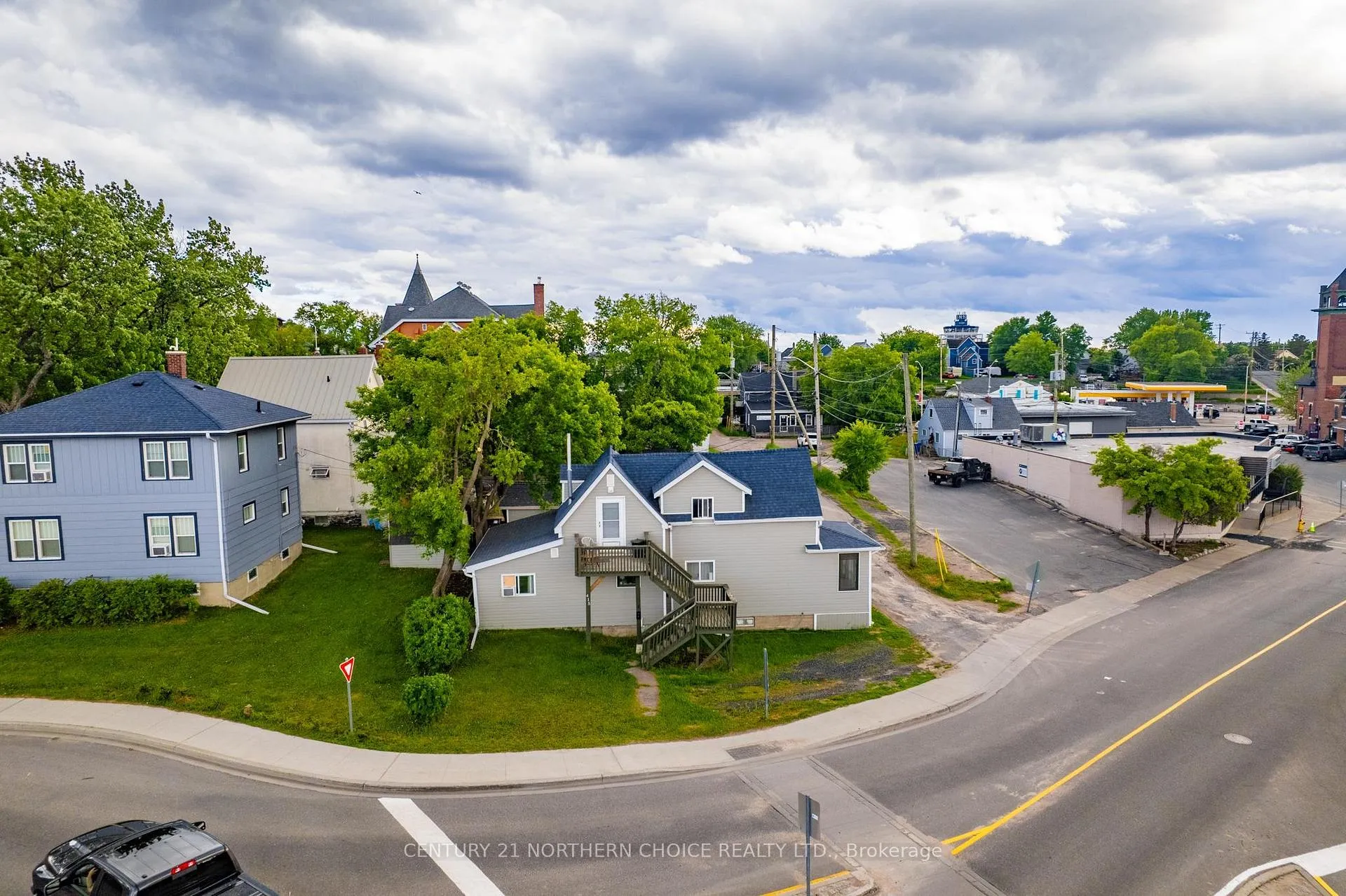 Photo 4 of 415 First Street South, Kenora, Downtown — HOMEH