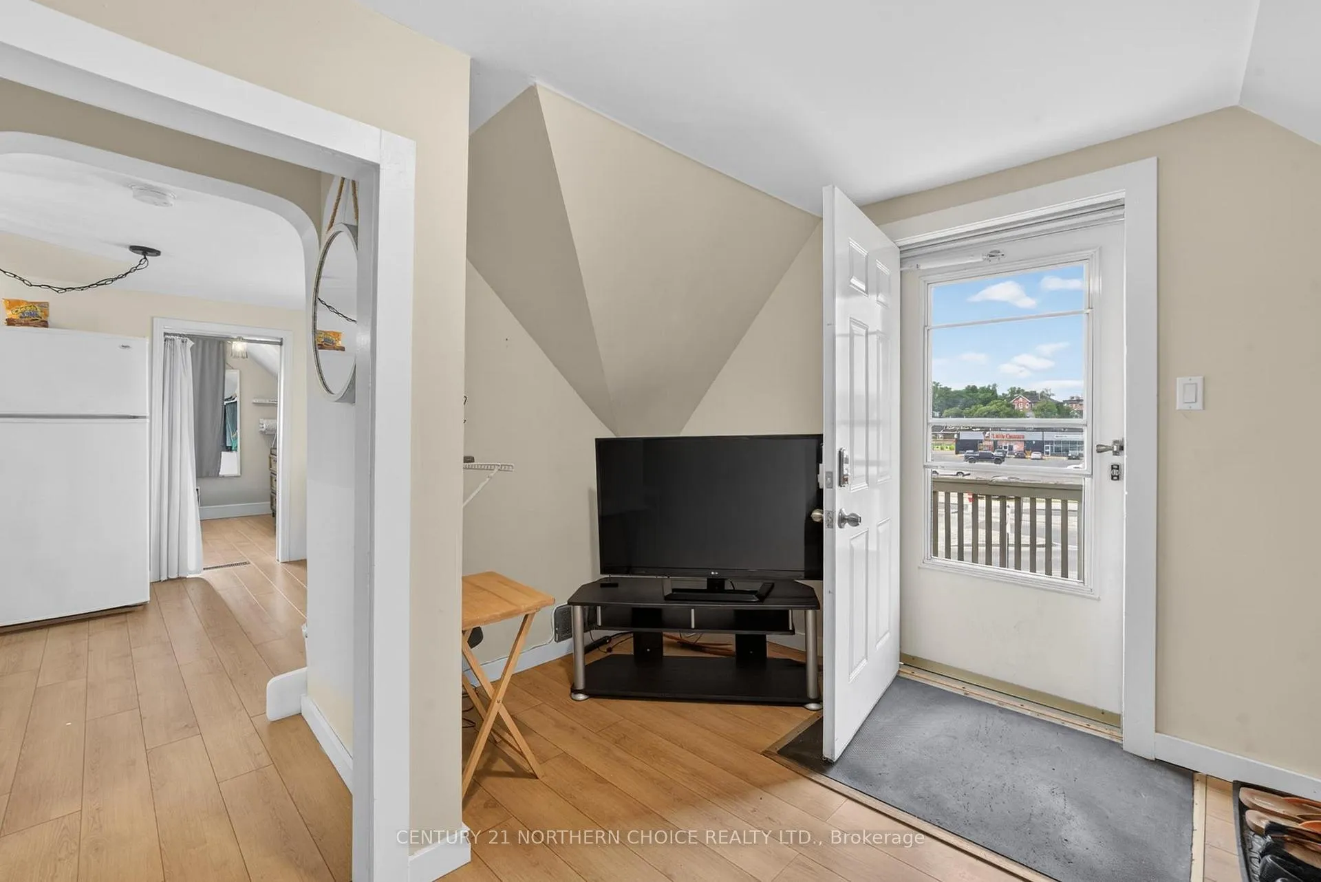 Photo 17 of 415 First Street South, Kenora, Downtown — HOMEH