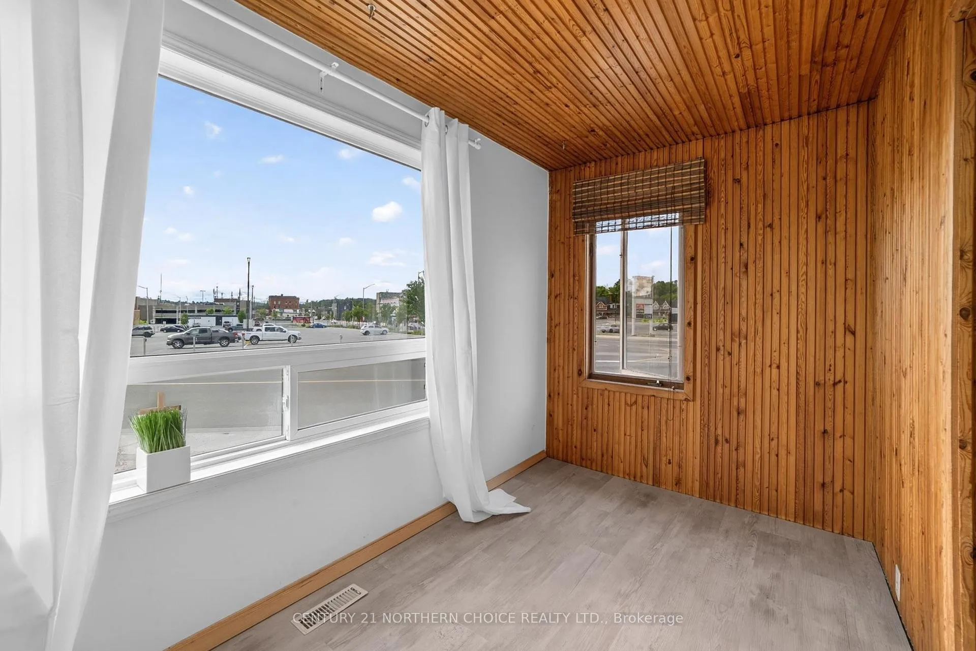 Photo 28 of 415 First Street South, Kenora, Downtown — HOMEH