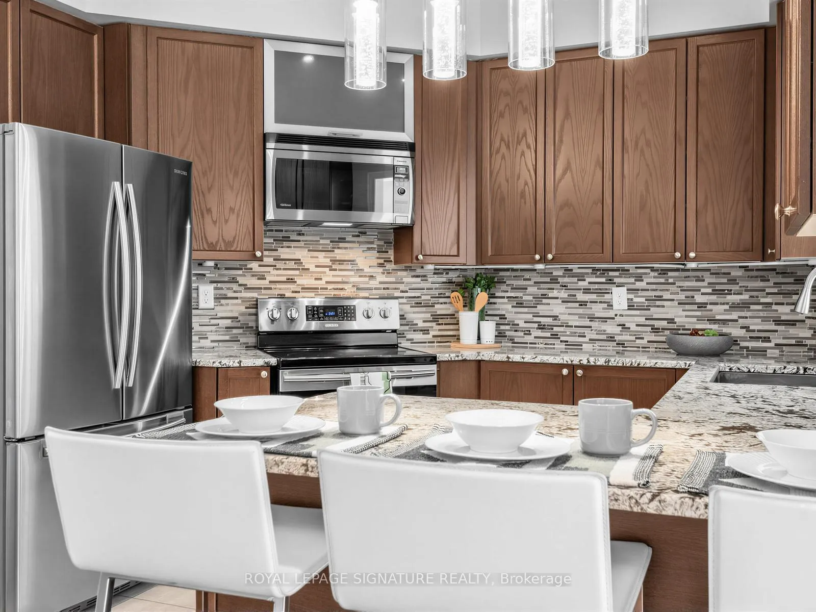 Photo 7 of 32 Clarepark Court, Ajax, Central East — HOMEH