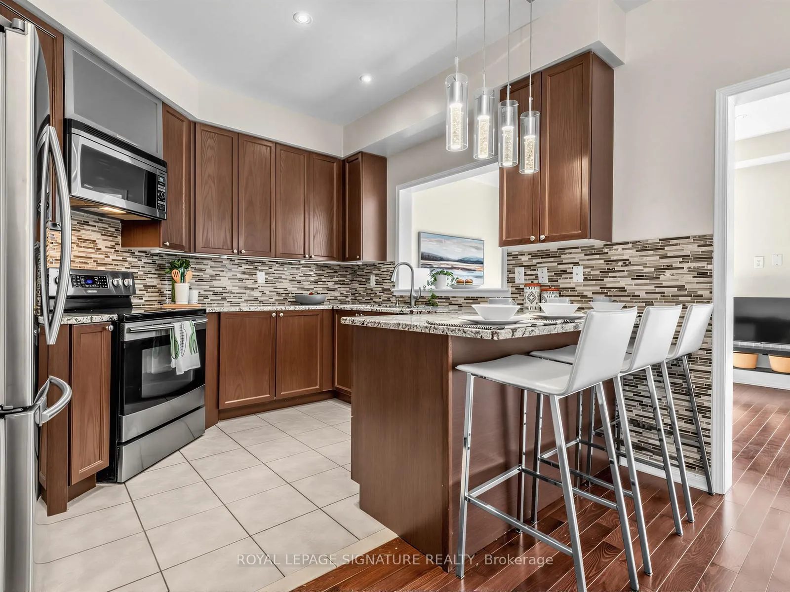 Photo 8 of 32 Clarepark Court, Ajax, Central East — HOMEH