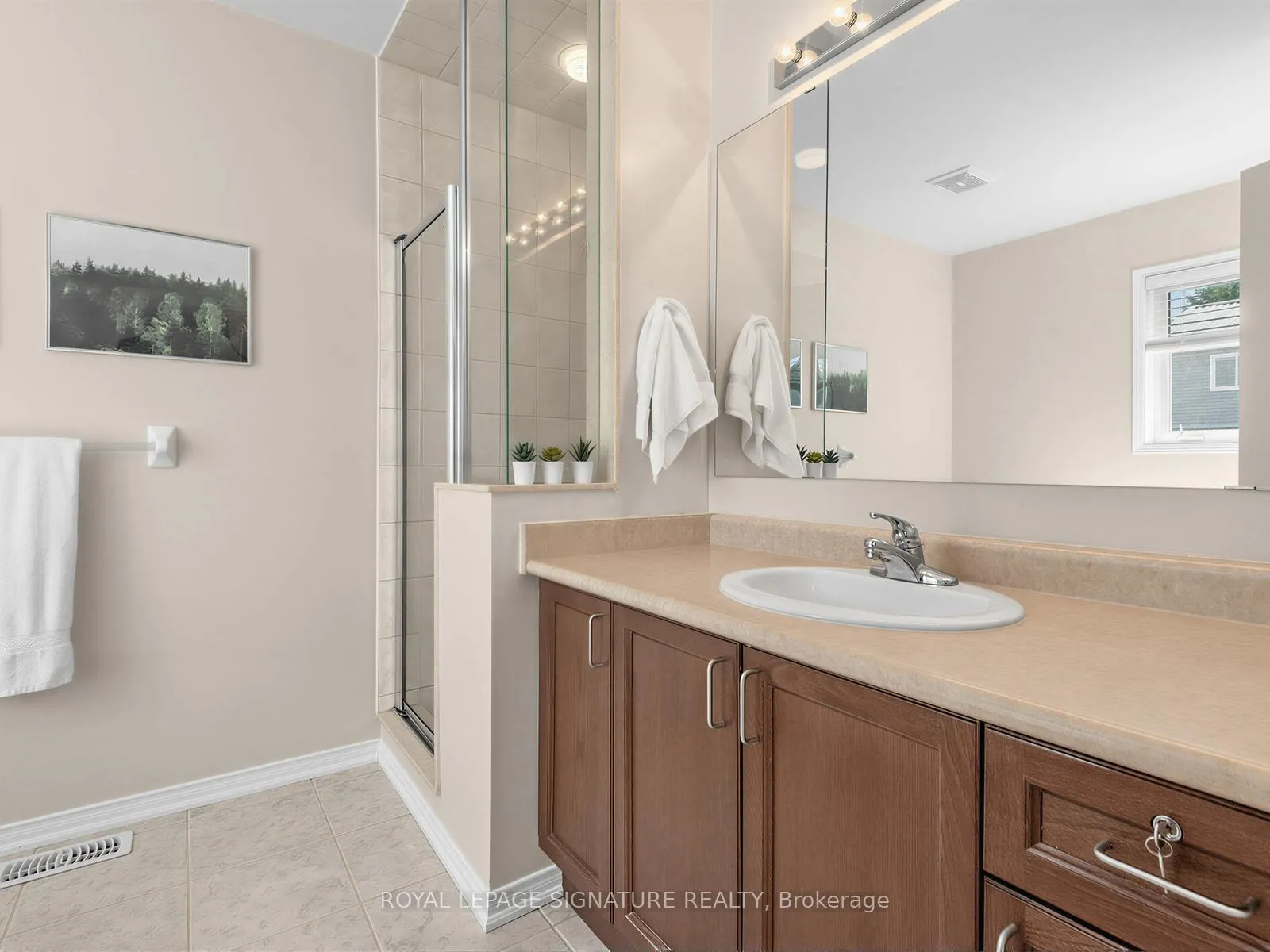 Photo 18 of 32 Clarepark Court, Ajax, Central East — HOMEH