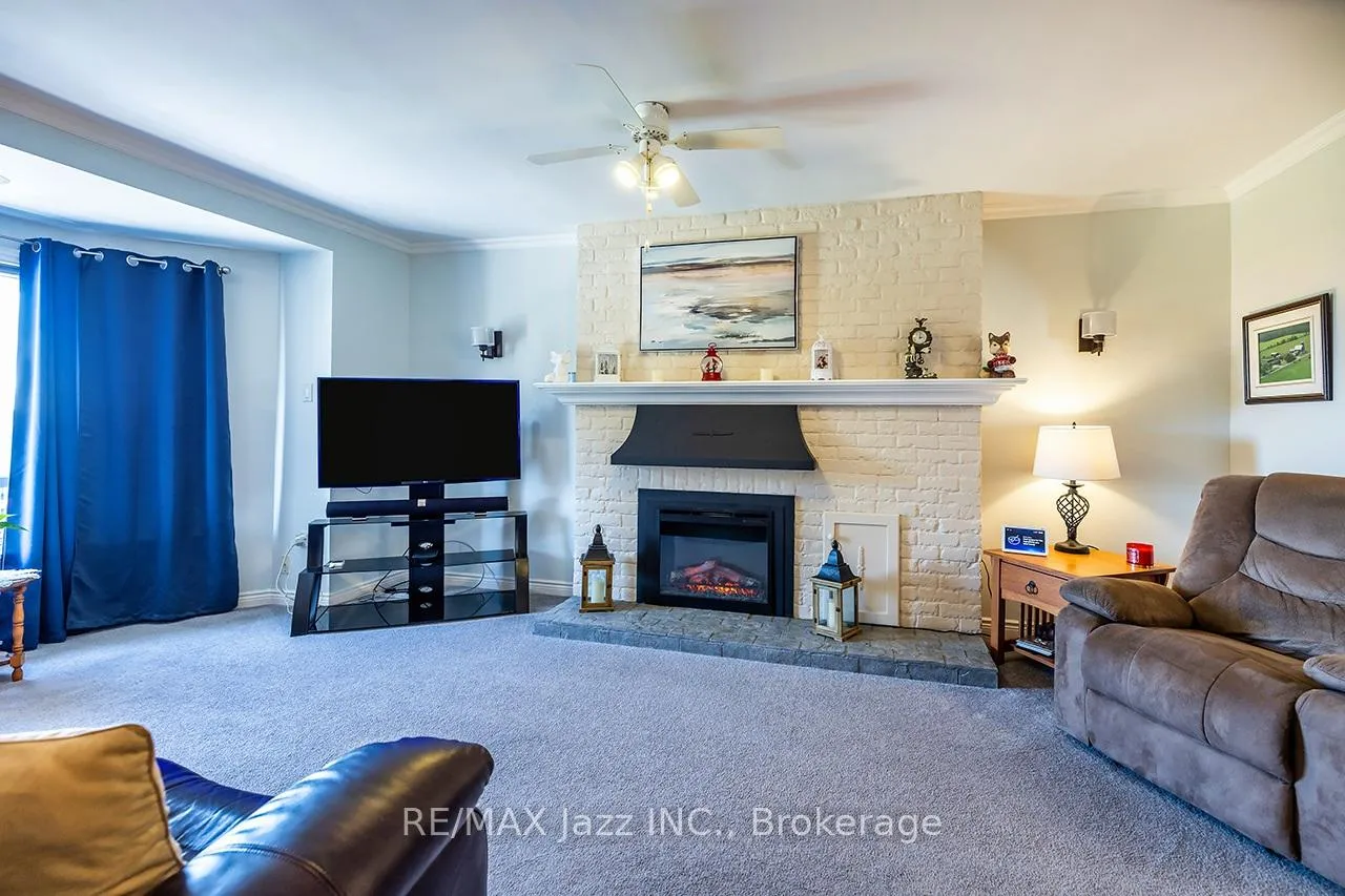Photo 13 of 835 Cedar Glen Road, Kawartha Lakes, Verulam — HOMEH