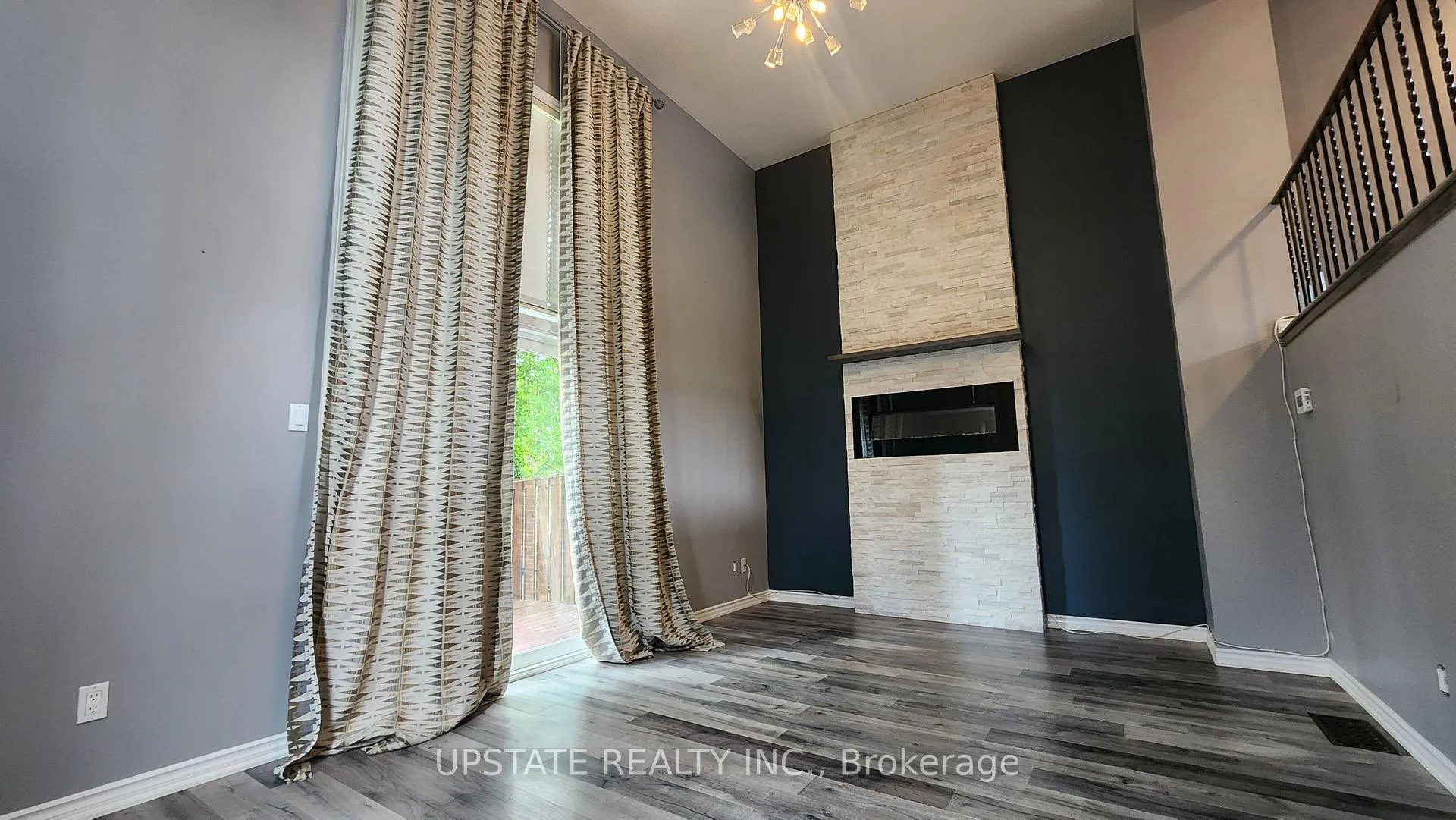 Photo 2 of 217 Kingswood Drive, Brampton, Brampton North — HOMEH