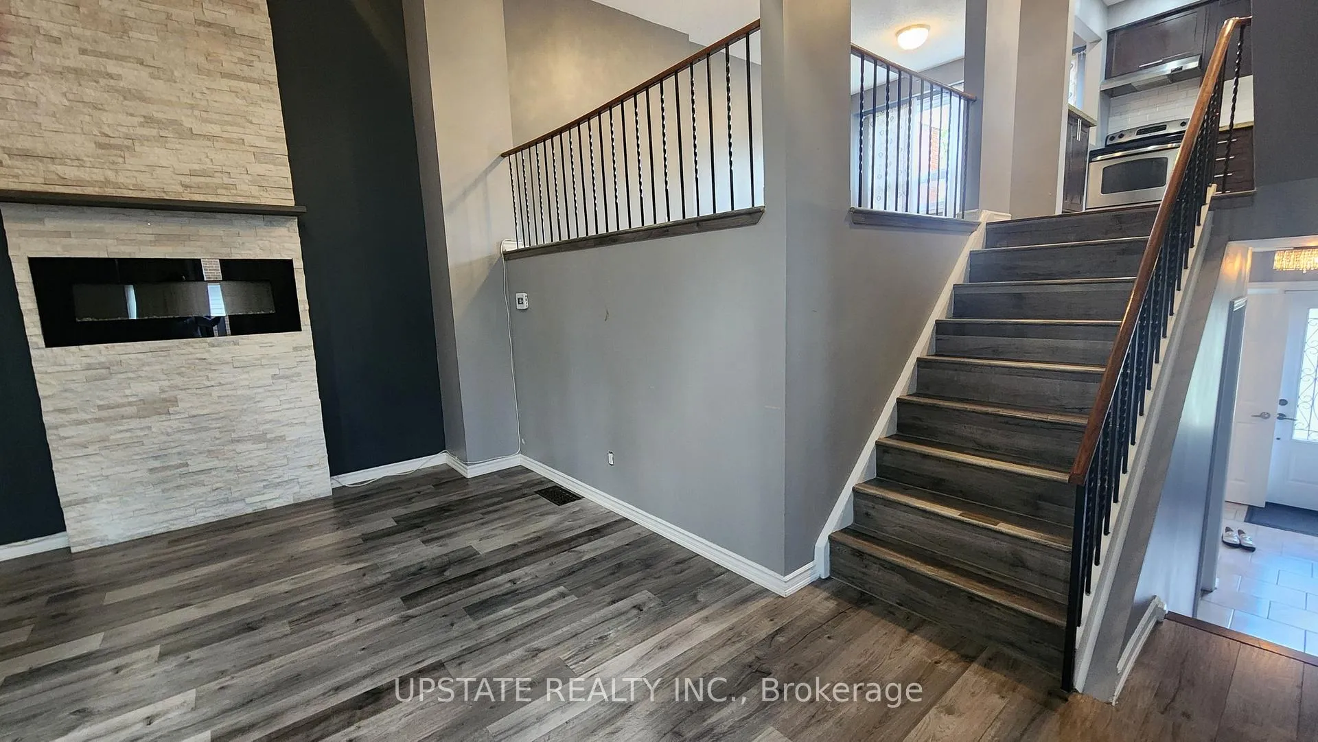 Photo 5 of 217 Kingswood Drive, Brampton, Brampton North — HOMEH