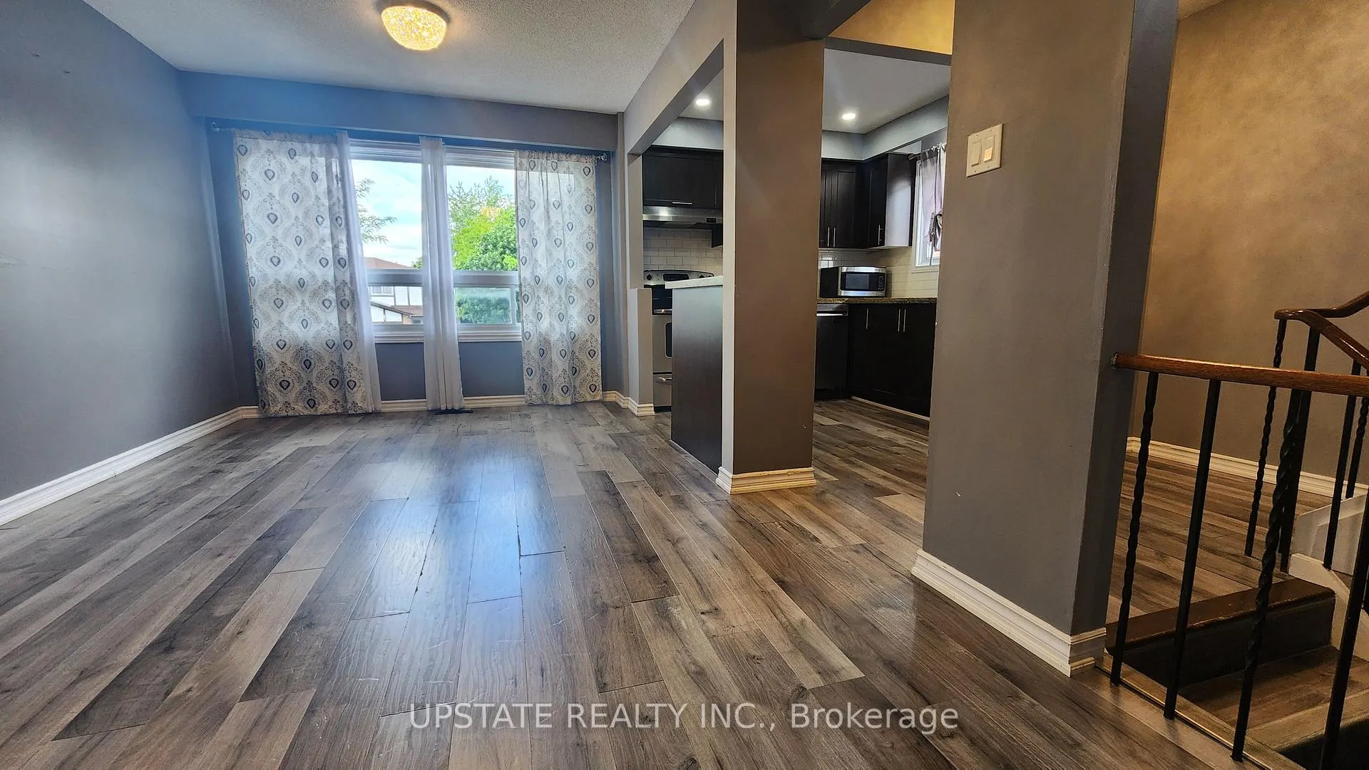 Photo 7 of 217 Kingswood Drive, Brampton, Brampton North — HOMEH