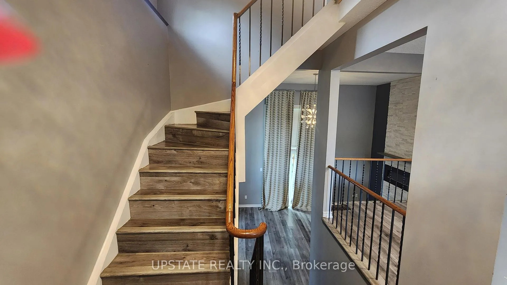 Photo 10 of 217 Kingswood Drive, Brampton, Brampton North — HOMEH