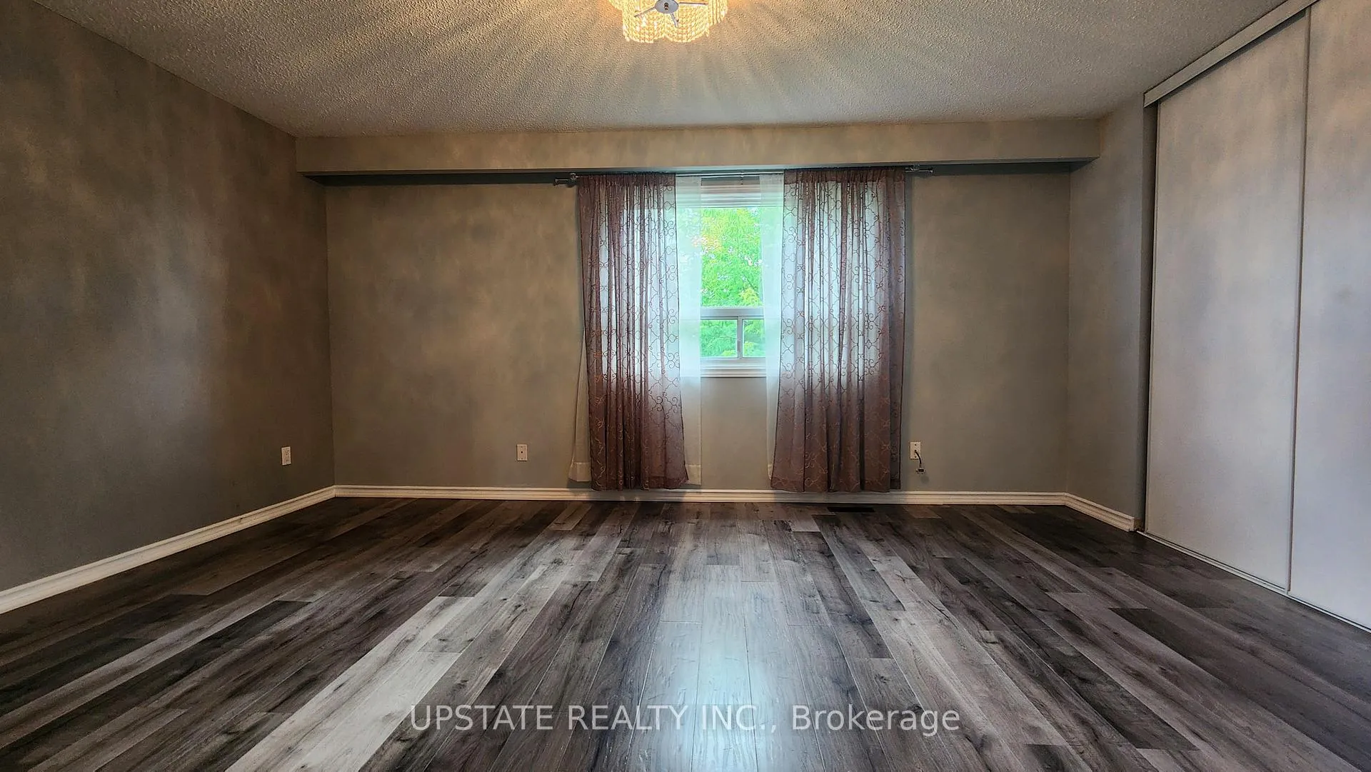 Photo 12 of 217 Kingswood Drive, Brampton, Brampton North — HOMEH