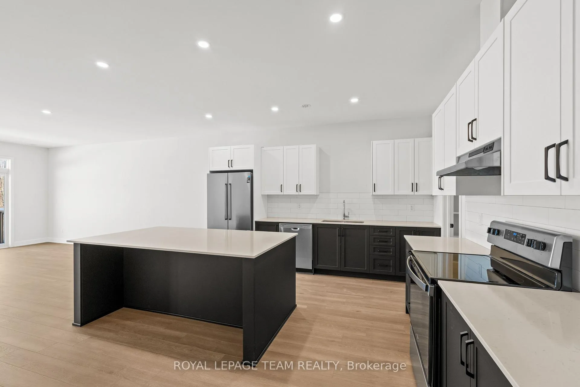Photo 6 of Unit 2, 1128 Moore Street, Brockville, Brockville — HOMEH