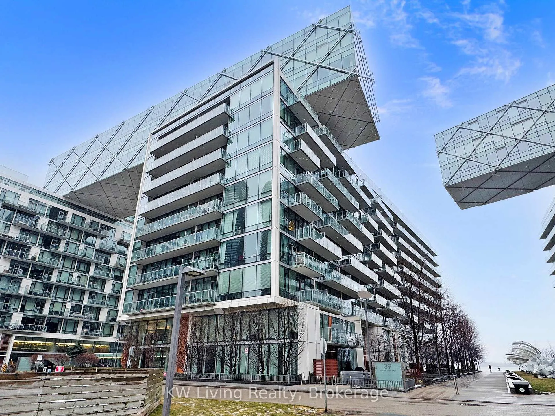 Front of Unit 940, 39 Queens Quay E