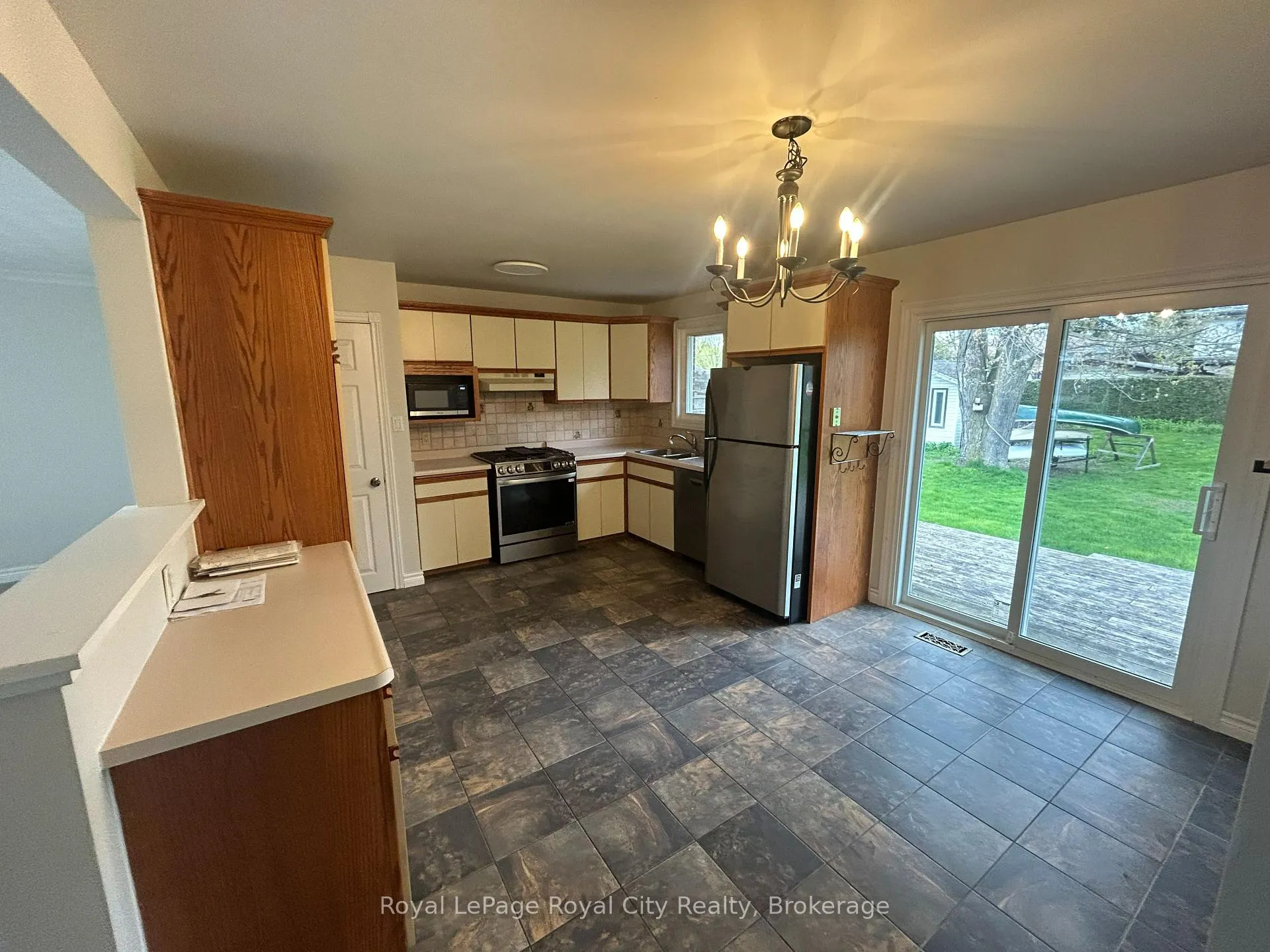 Photo 2 of Unit Main Floor, 6 Montgomery Street, Guelph, Victoria North — HOMEH
