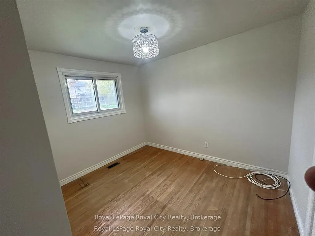 Photo 7 of Unit Main Floor, 6 Montgomery Street, Guelph, Victoria North — HOMEH