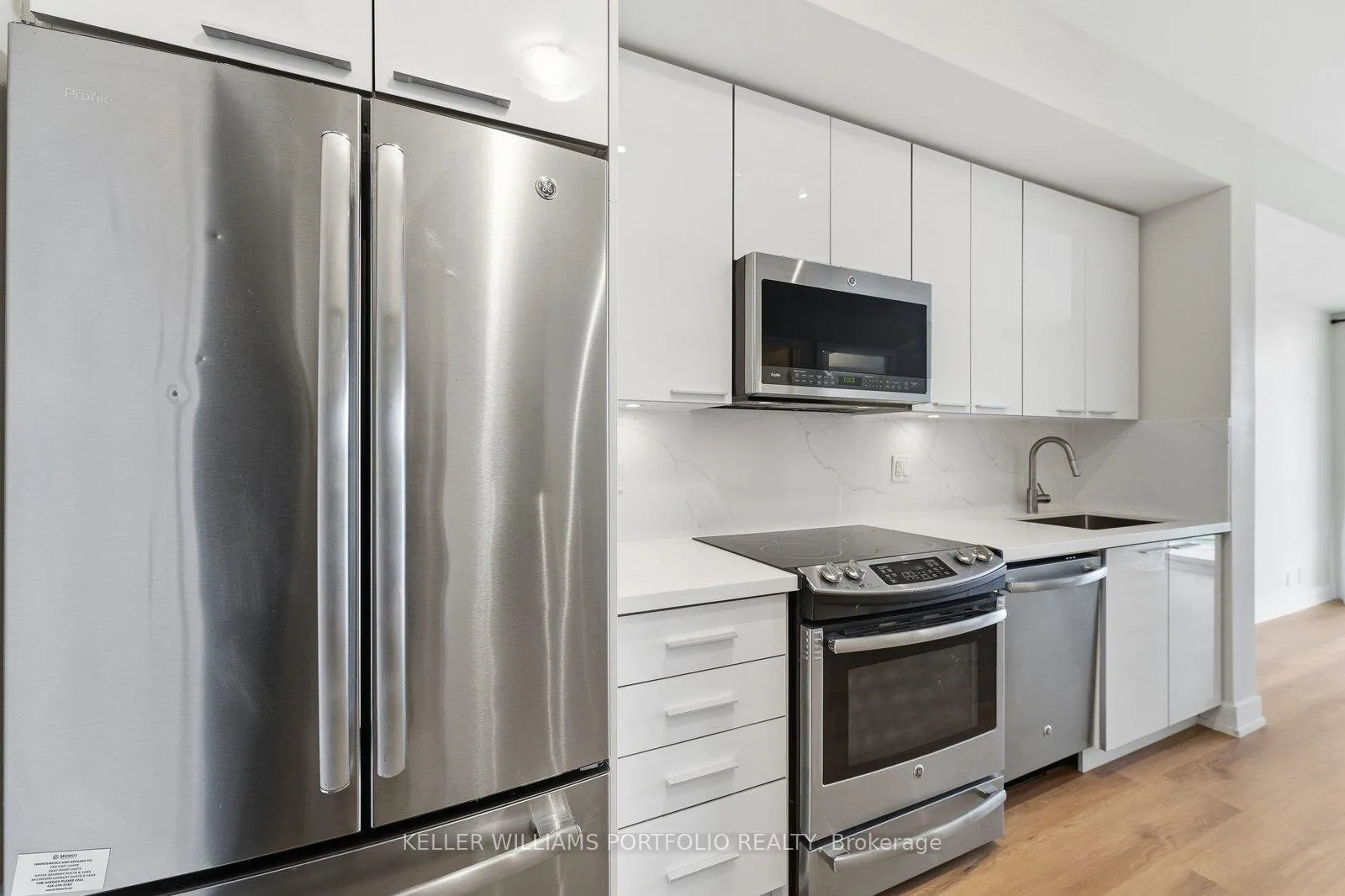 Photo 4 of Unit 524, 10 Park Lawn Road, Etobicoke, Mimico — HOMEH