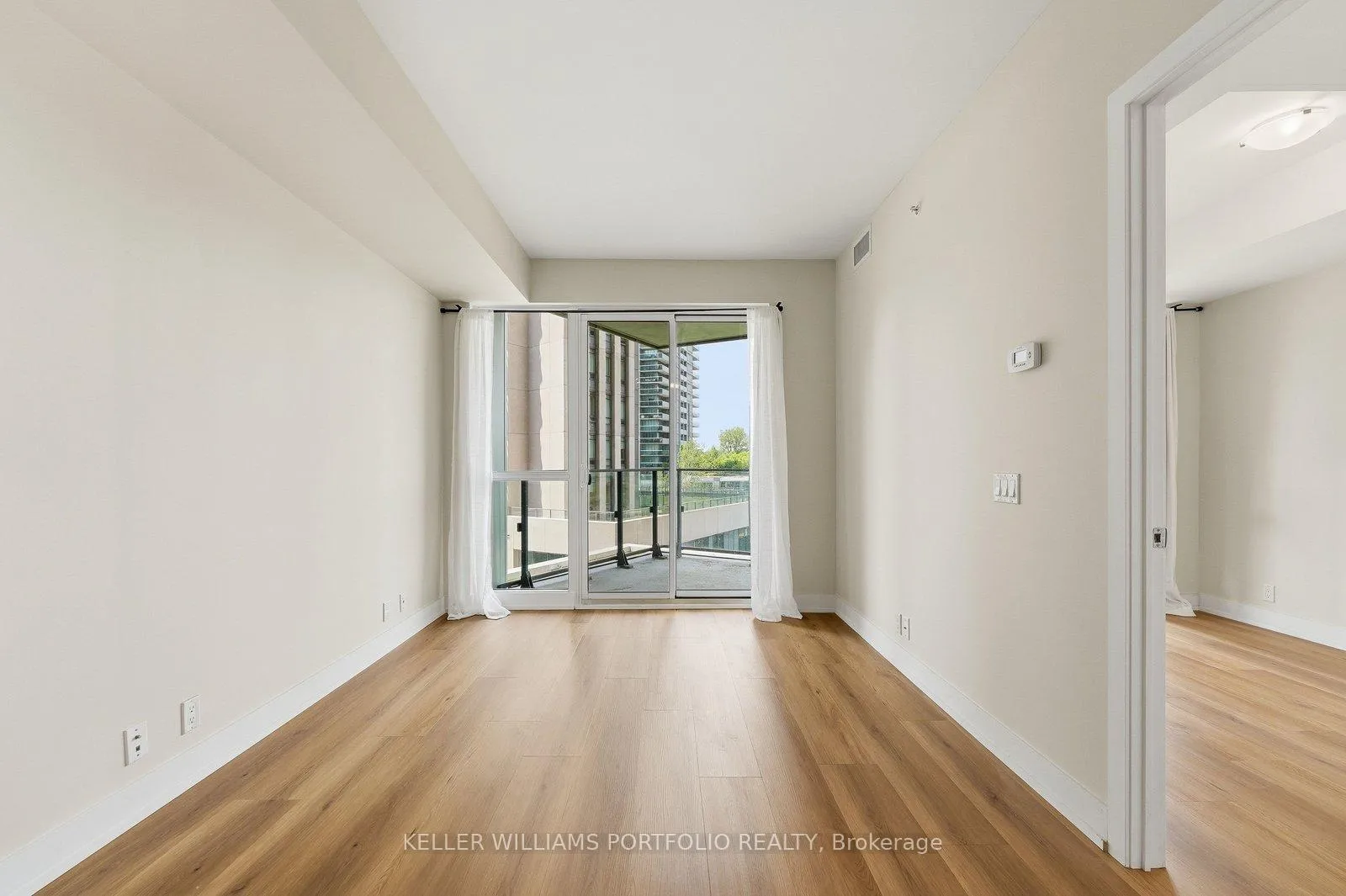 Photo 7 of Unit 524, 10 Park Lawn Road, Etobicoke, Mimico — HOMEH