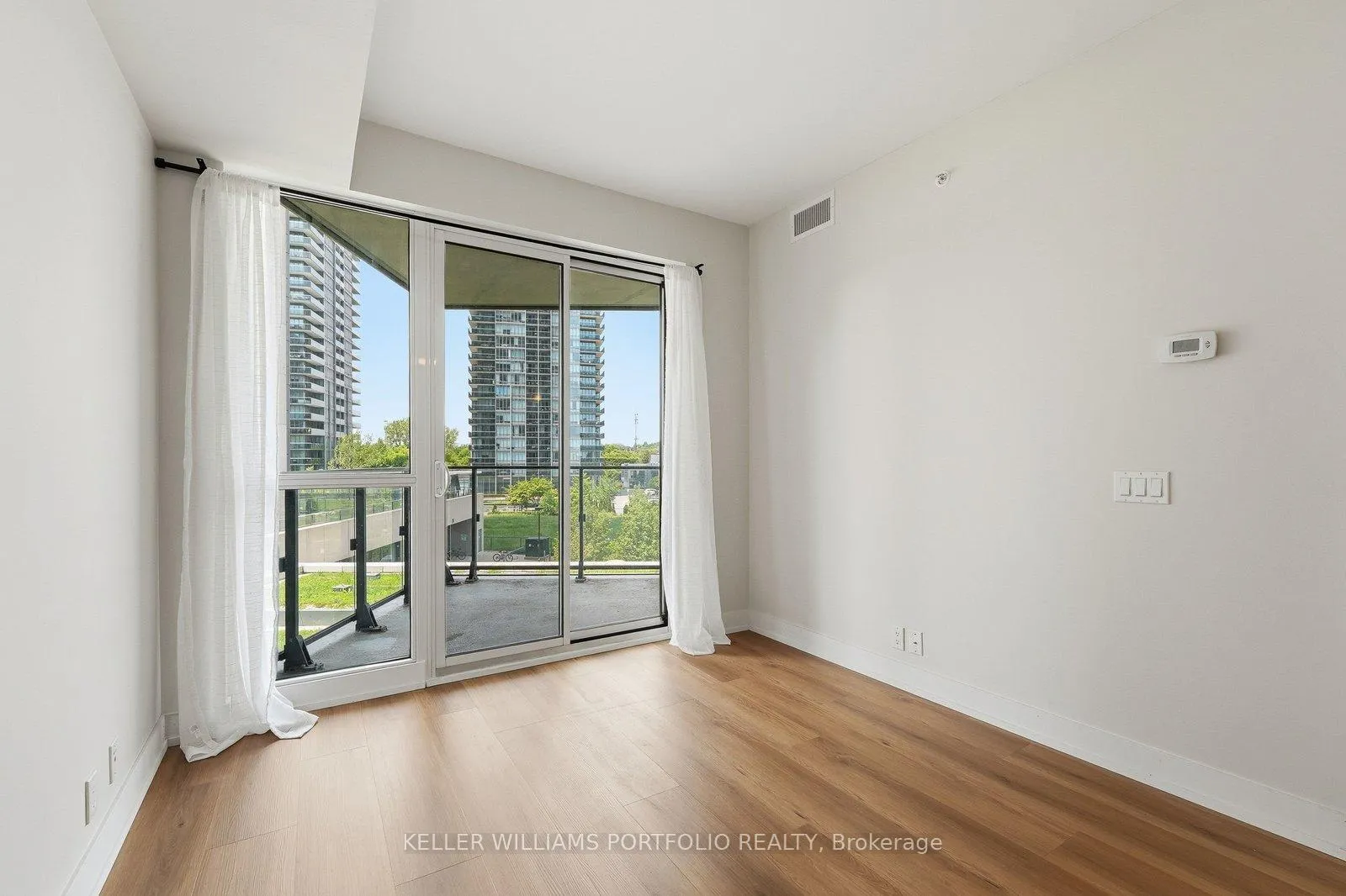 Photo 8 of Unit 524, 10 Park Lawn Road, Etobicoke, Mimico — HOMEH