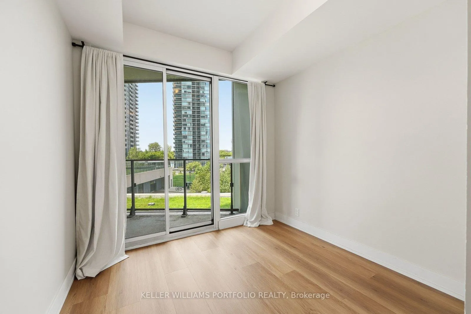 Photo 13 of Unit 524, 10 Park Lawn Road, Etobicoke, Mimico — HOMEH