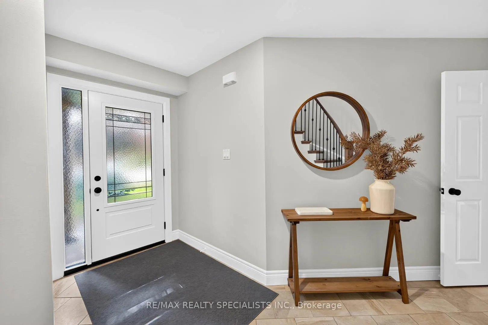 Photo 4 of 87 Chatsworth Crescent, Hamilton, Waterdown — HOMEH