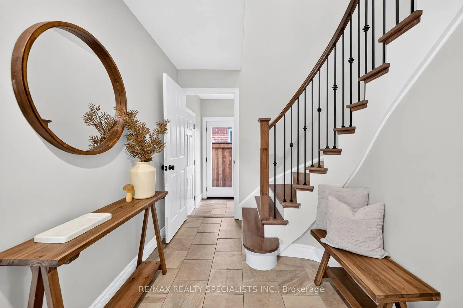Photo 5 of 87 Chatsworth Crescent, Hamilton, Waterdown — HOMEH
