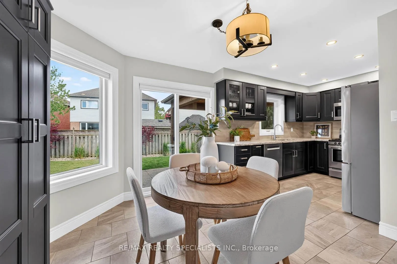Photo 11 of 87 Chatsworth Crescent, Hamilton, Waterdown — HOMEH
