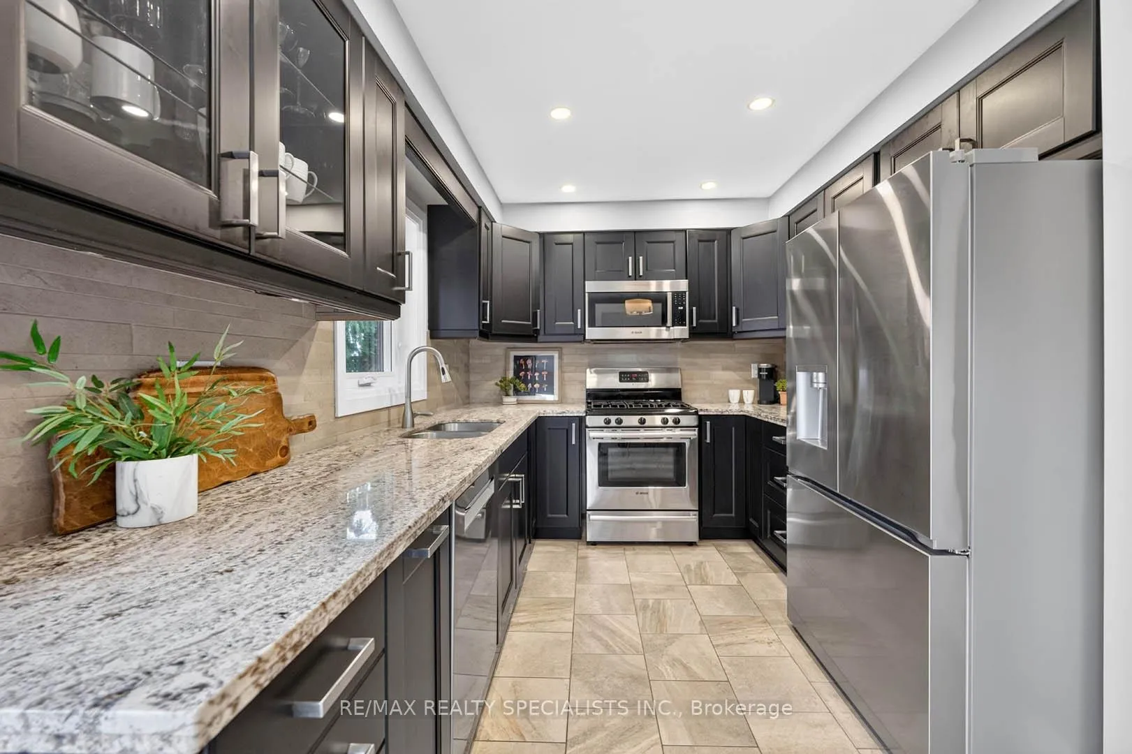 Photo 12 of 87 Chatsworth Crescent, Hamilton, Waterdown — HOMEH