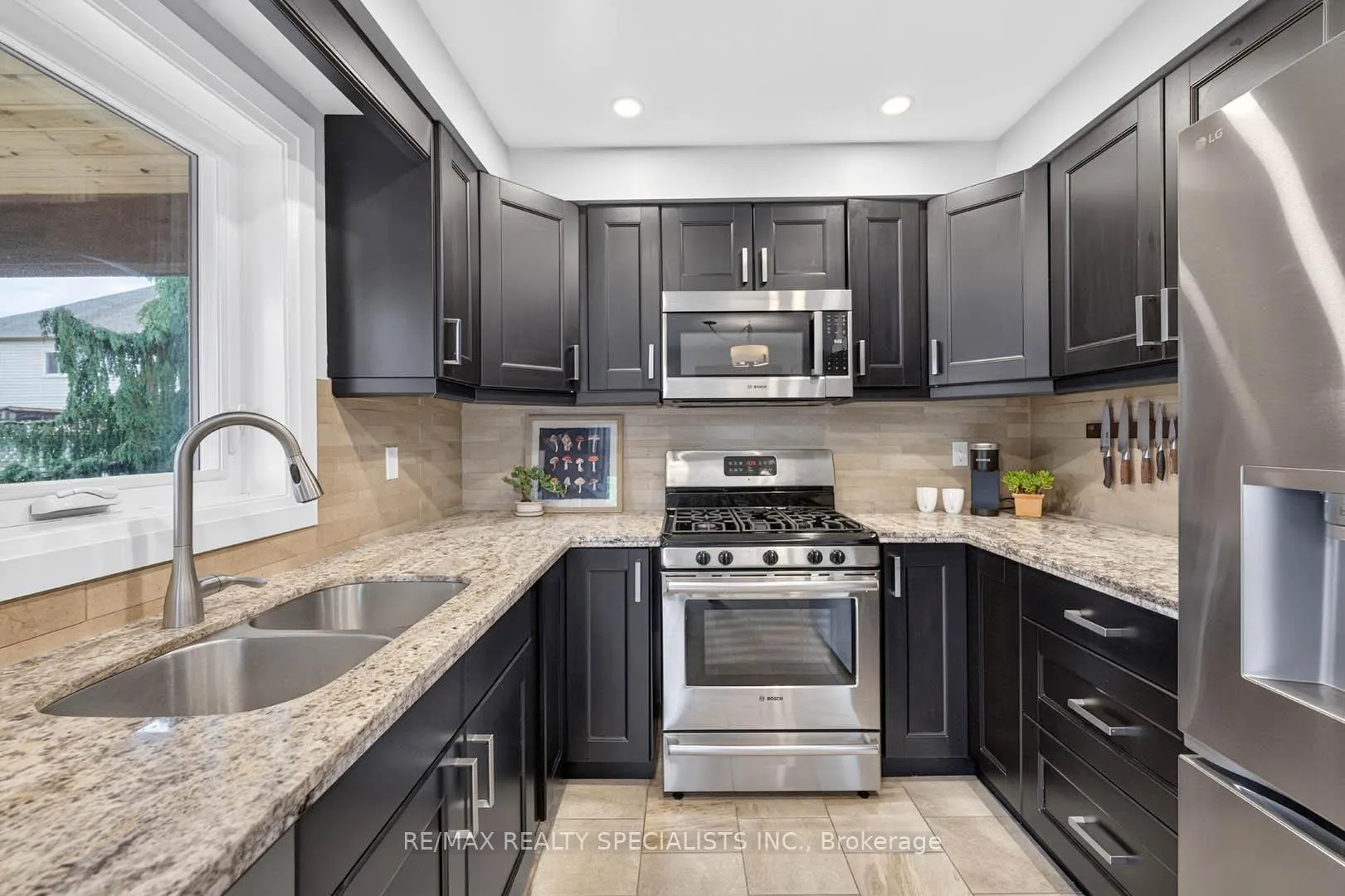 Photo 13 of 87 Chatsworth Crescent, Hamilton, Waterdown — HOMEH