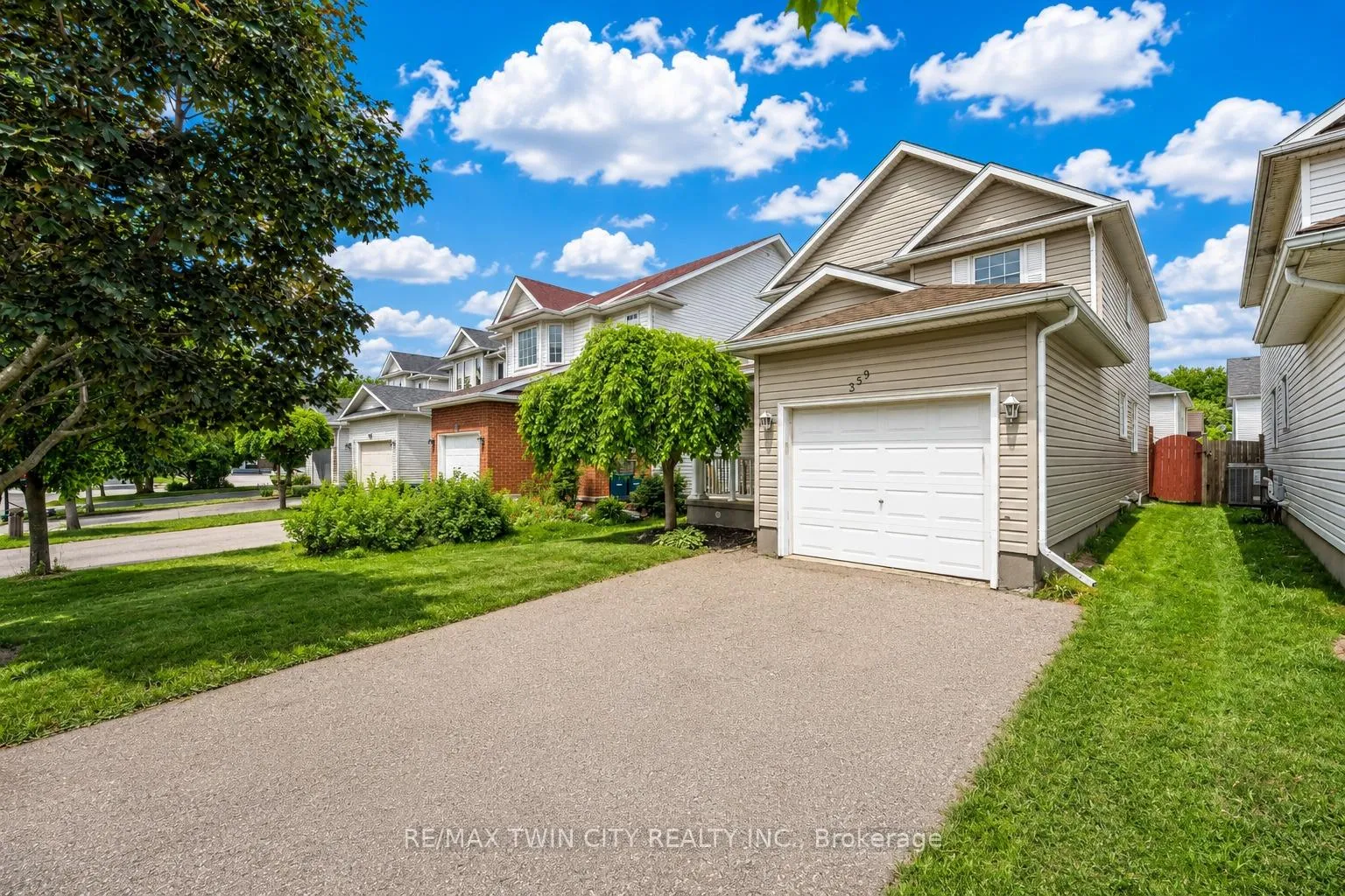 Photo 2 of 359 Highbrook Crescent, Kitchener — HOMEH