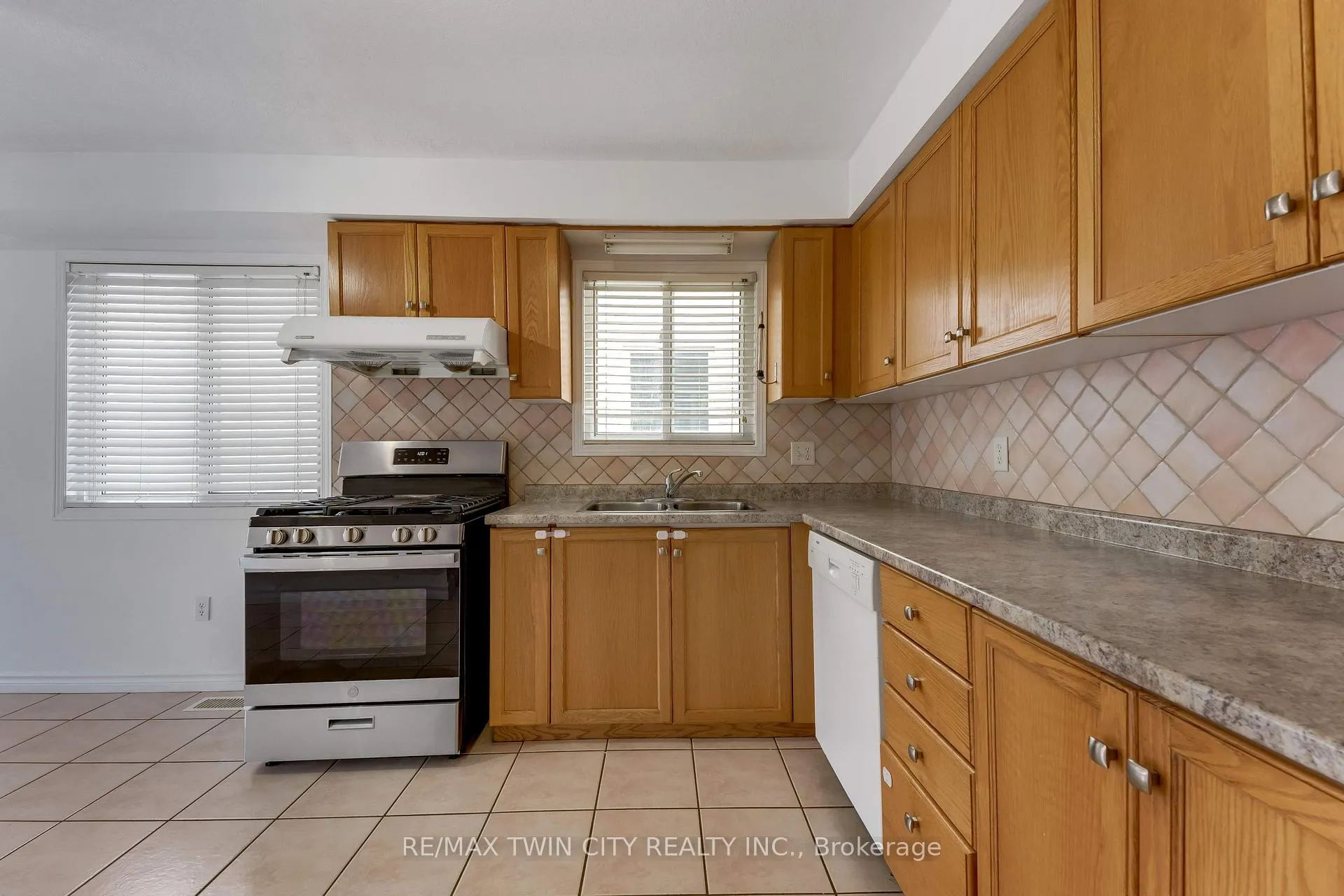 Photo 7 of 359 Highbrook Crescent, Kitchener — HOMEH