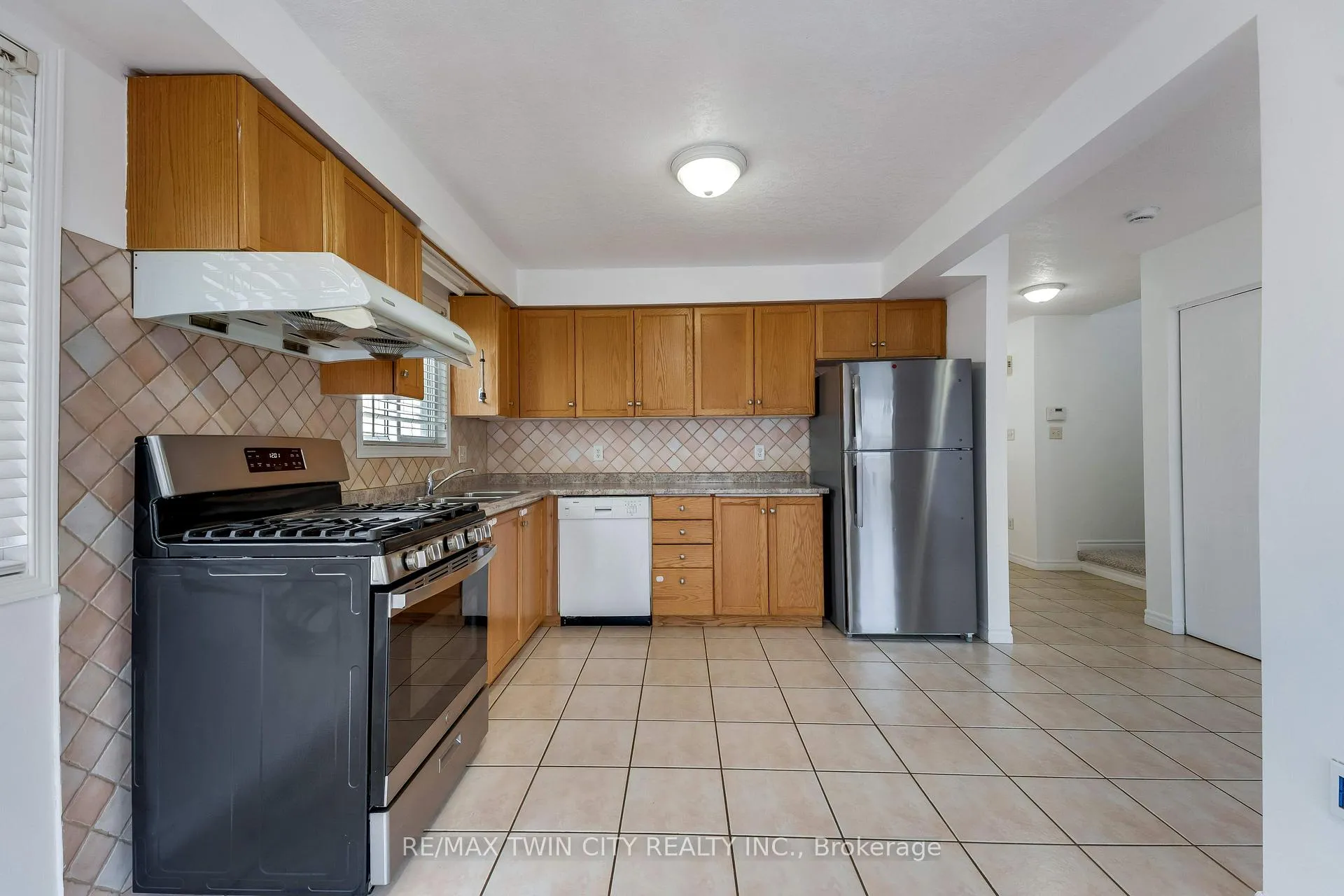 Photo 8 of 359 Highbrook Crescent, Kitchener — HOMEH