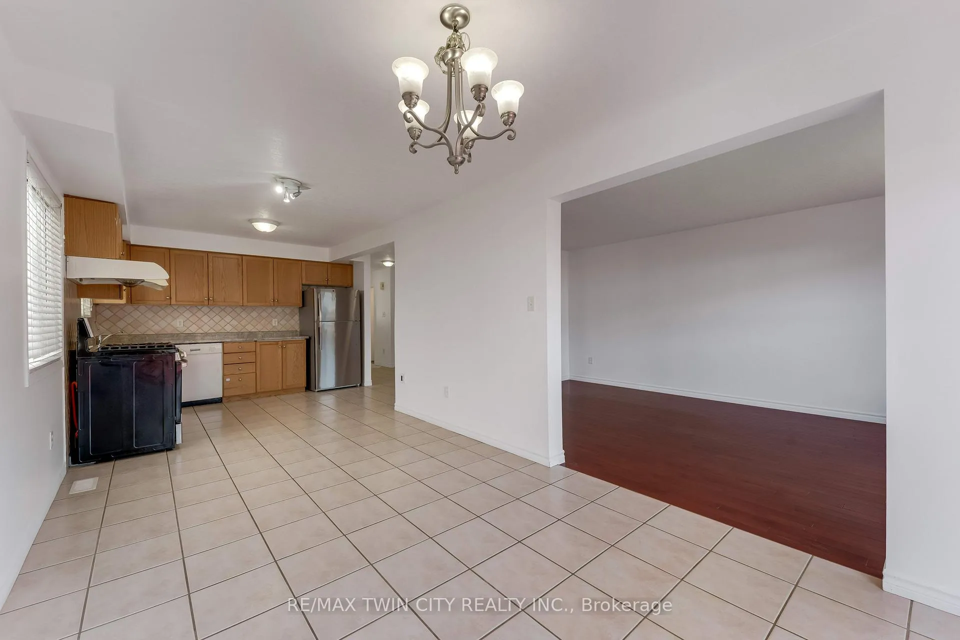 Photo 9 of 359 Highbrook Crescent, Kitchener — HOMEH