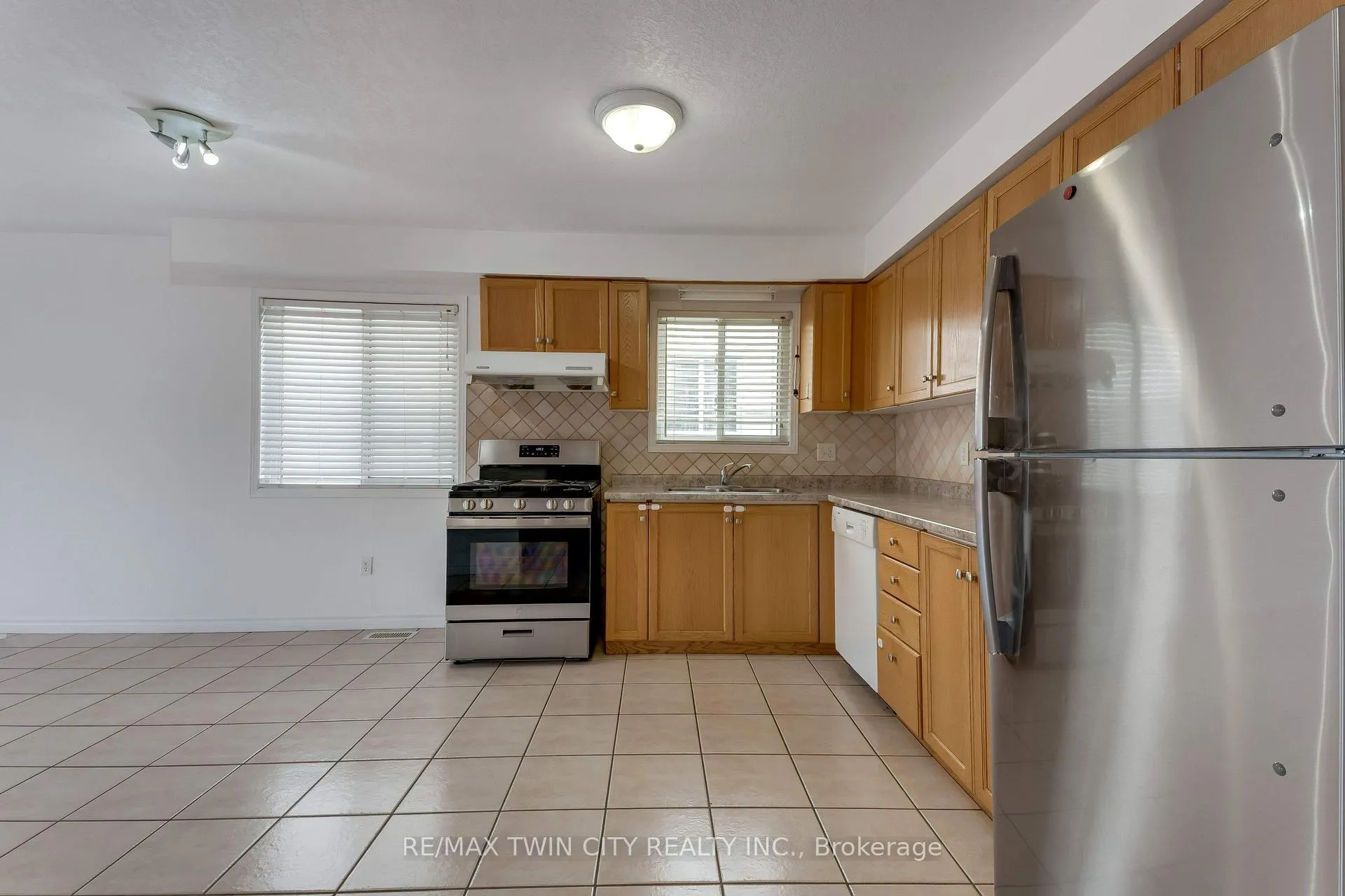 Photo 11 of 359 Highbrook Crescent, Kitchener — HOMEH